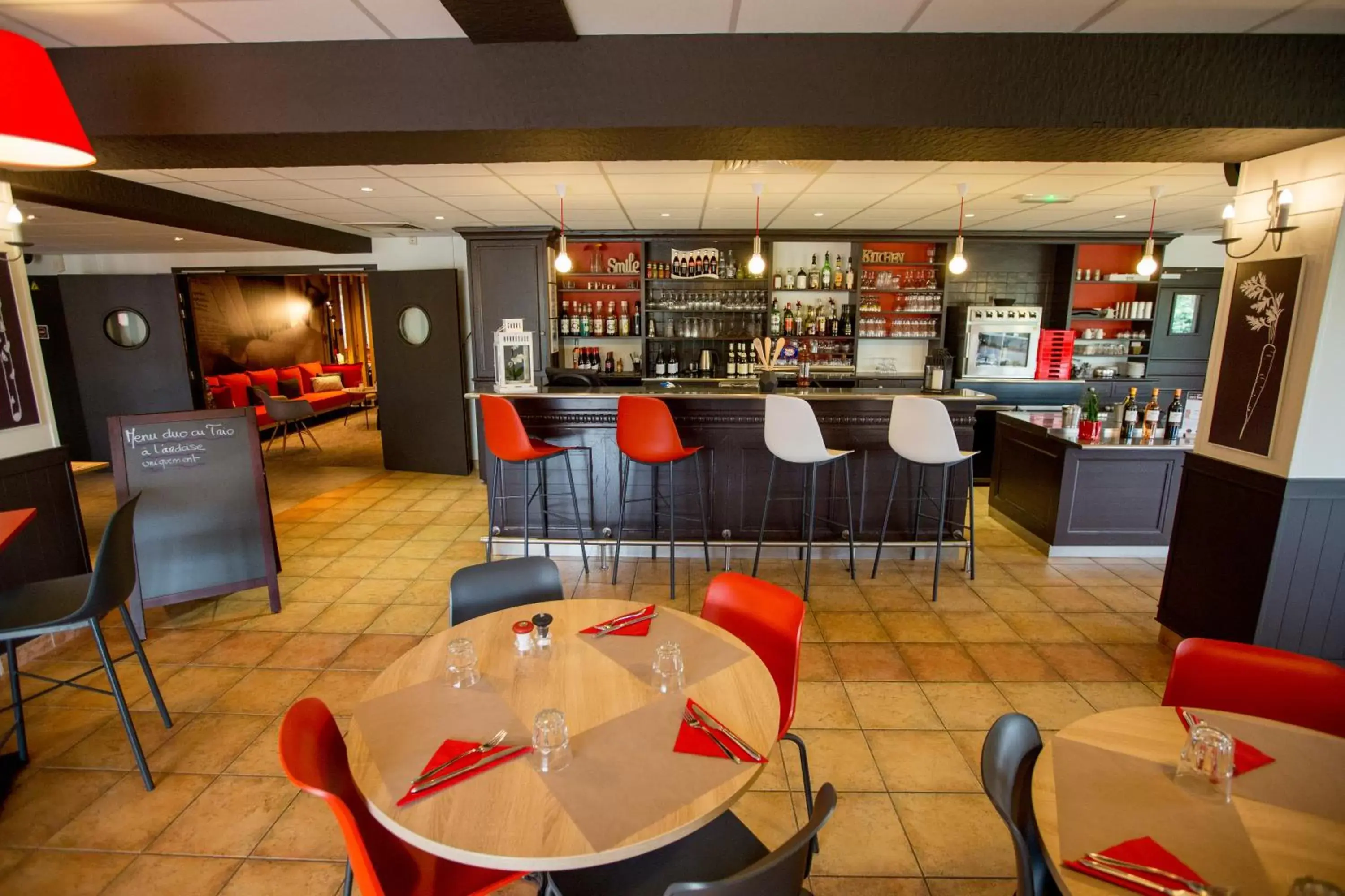 Restaurant/places to eat, Lounge/Bar in ibis Cherbourg La Glacerie