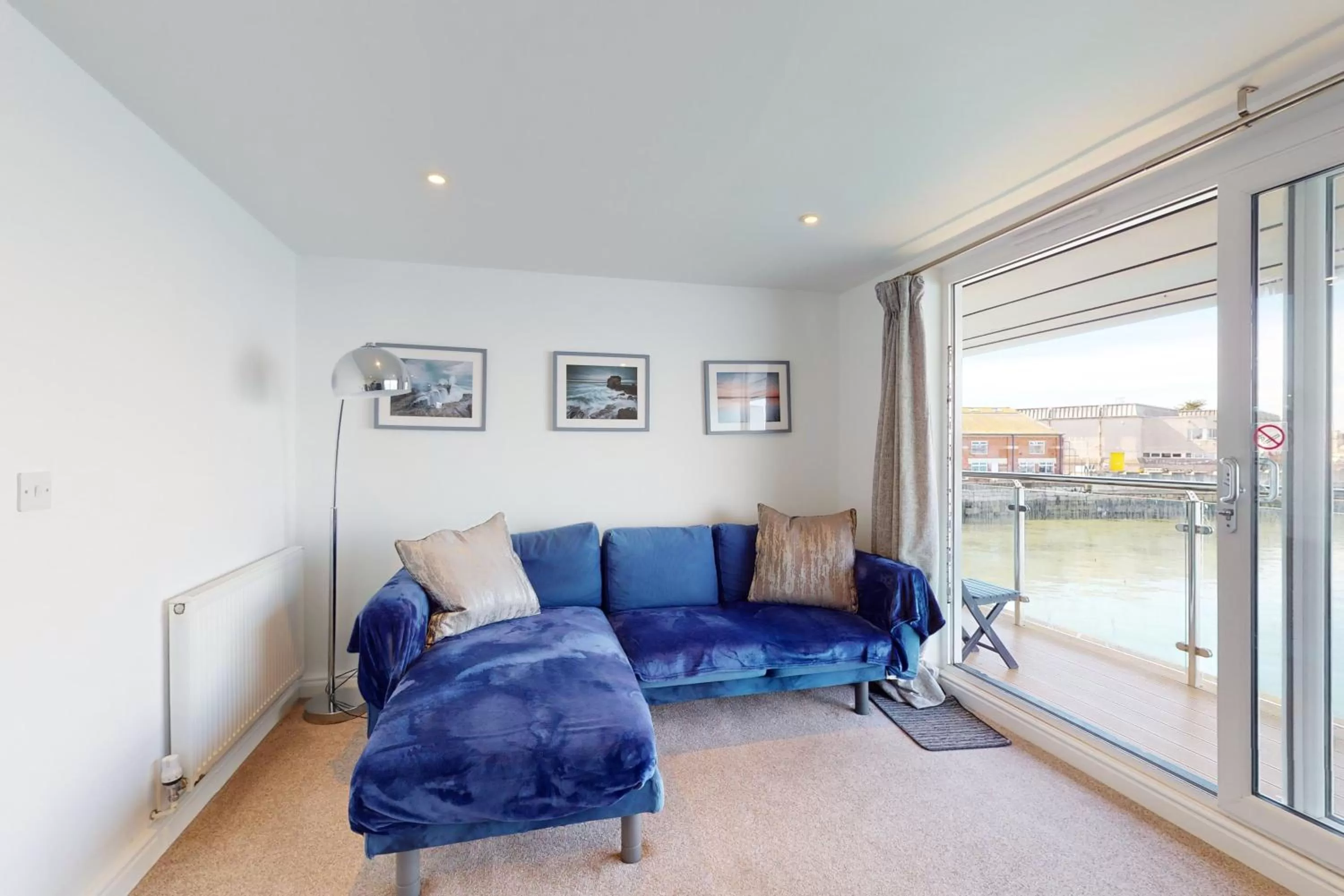 Living room in Crabbers' Wharf