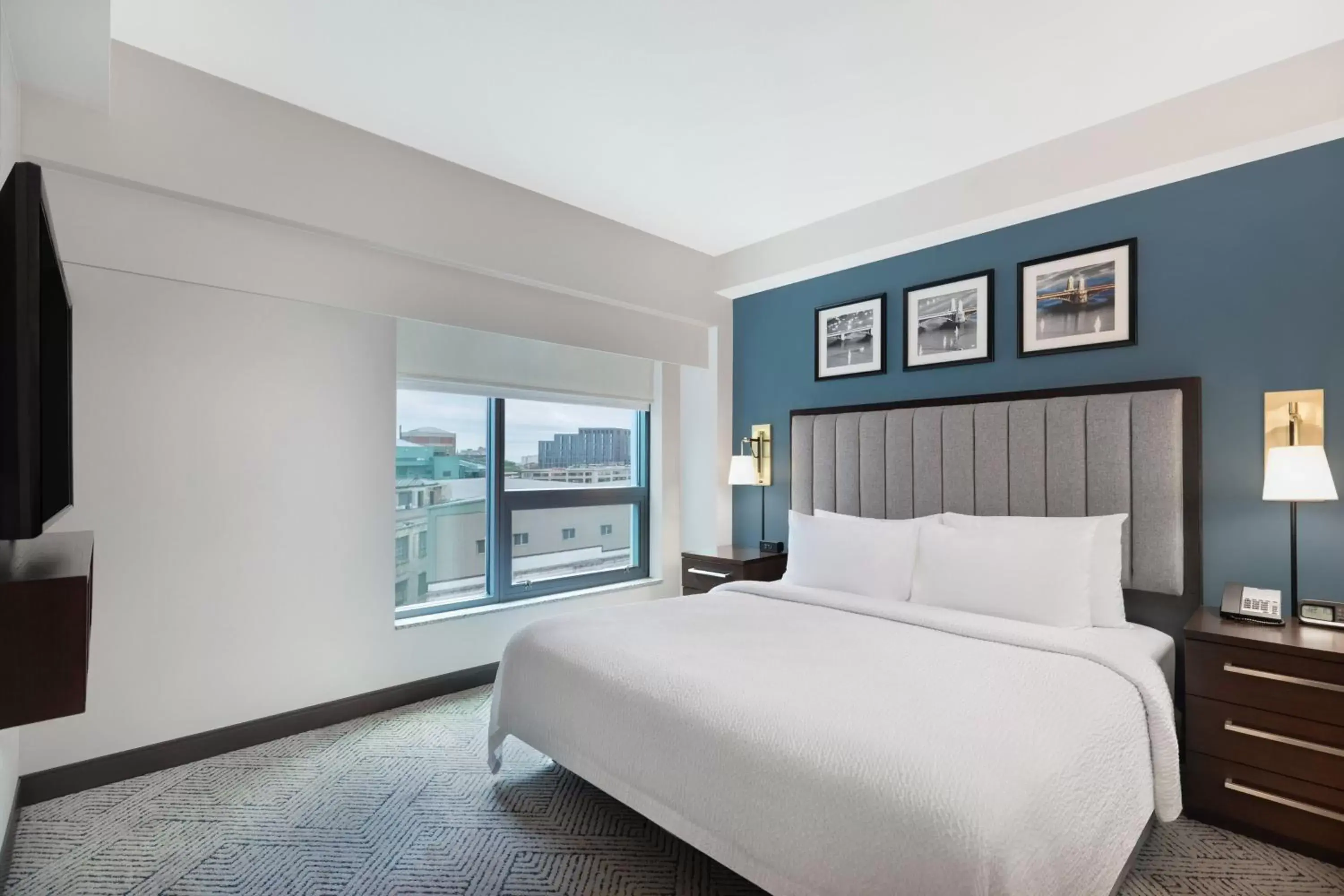Photo of the whole room, Bed in Residence Inn by Marriott Boston Back Bay/Fenway