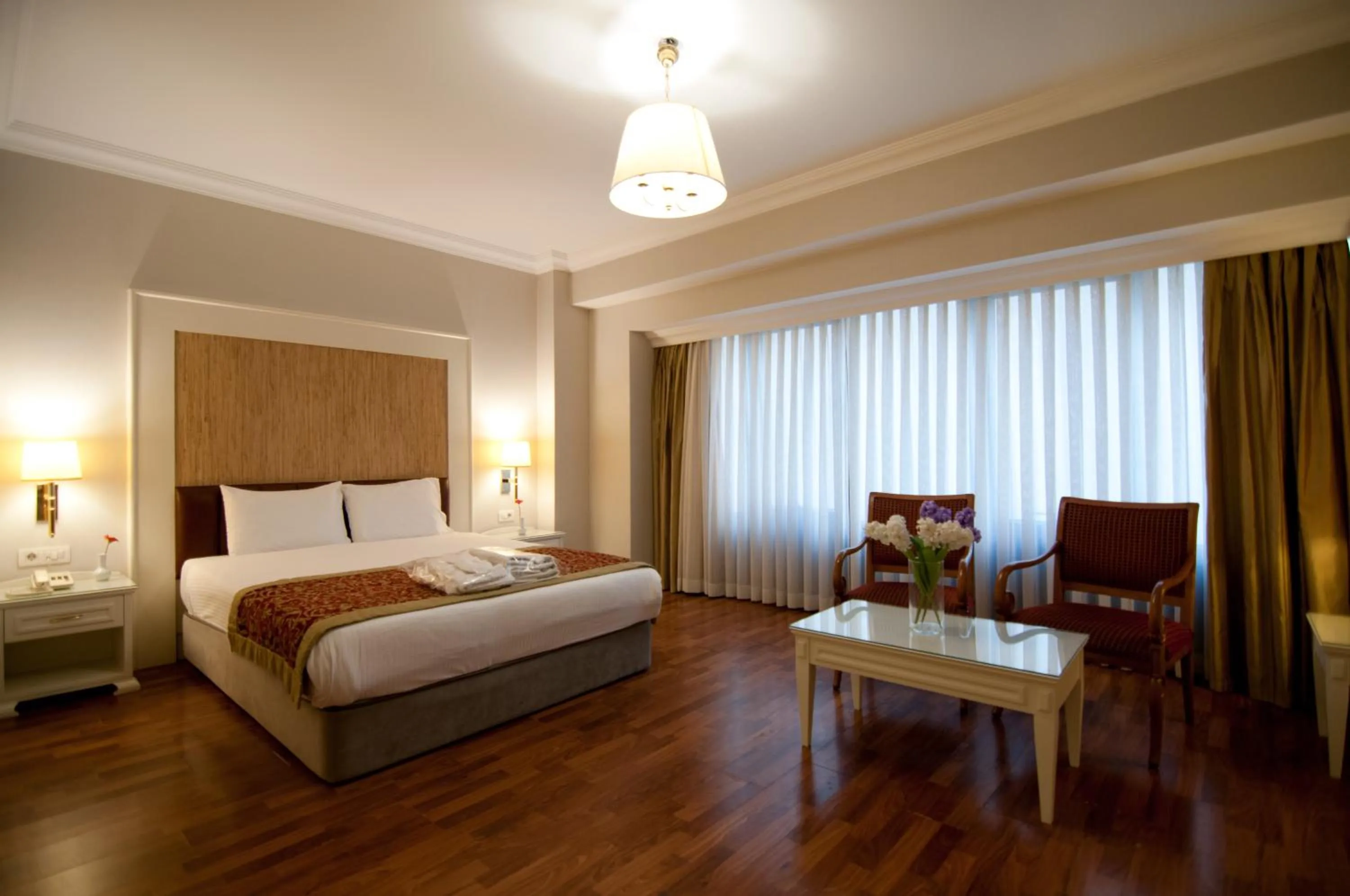 Bed in Taksim Metropark Hotel