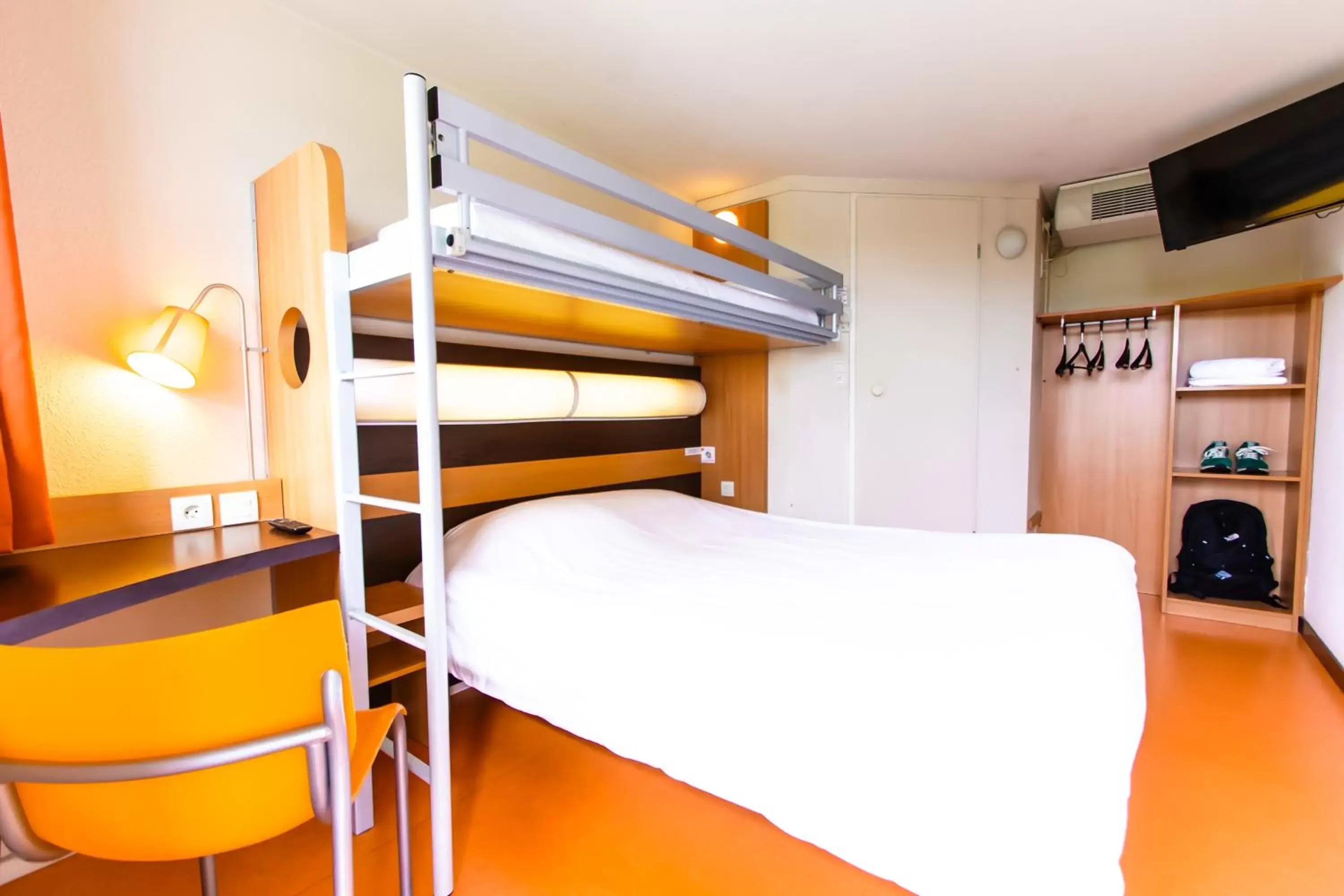 Bedroom, Bunk Bed in Premiere Classe Nevers Varennes Vauzelles