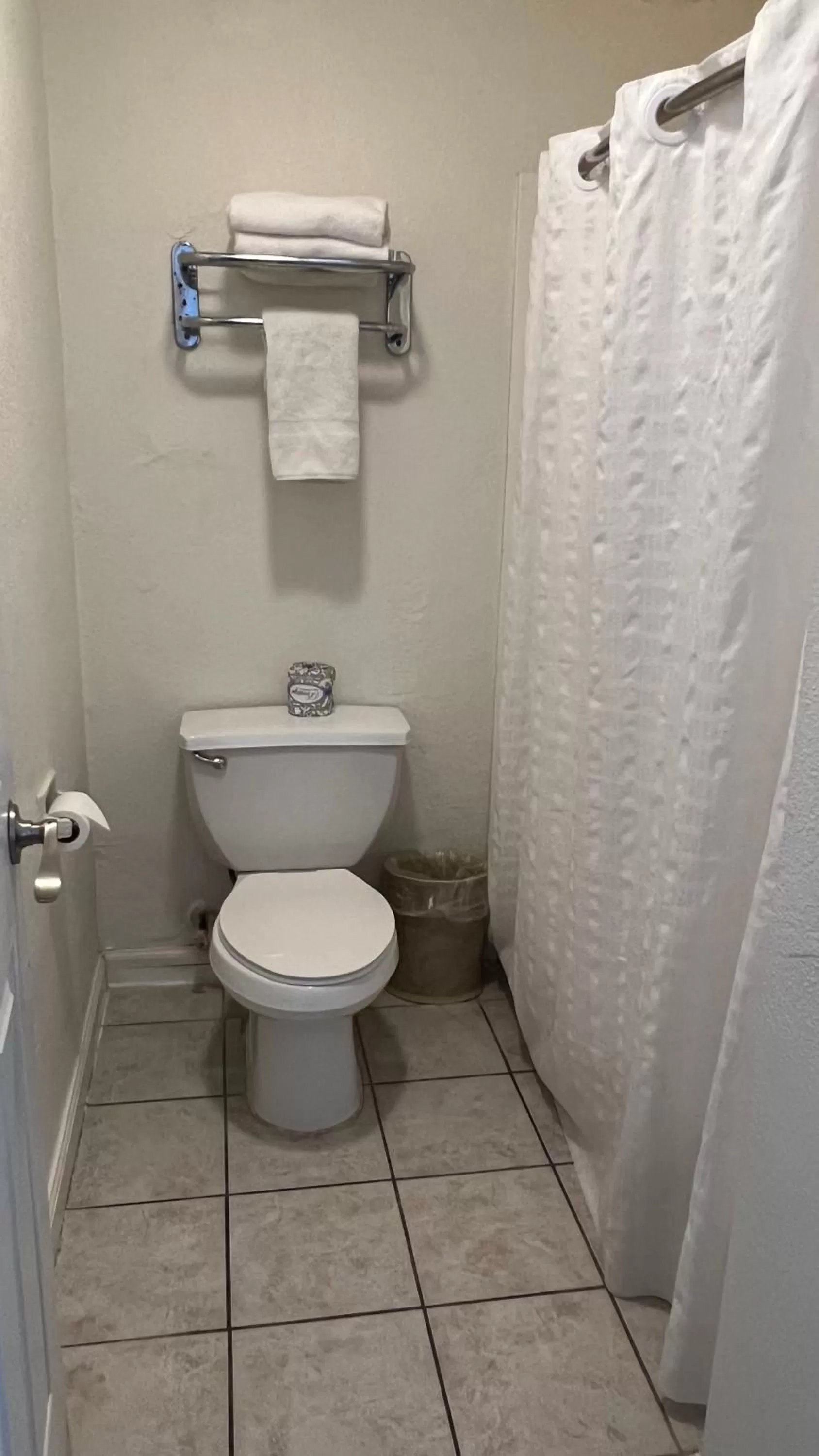 Bathroom in Americas Best Value Inn Hanford