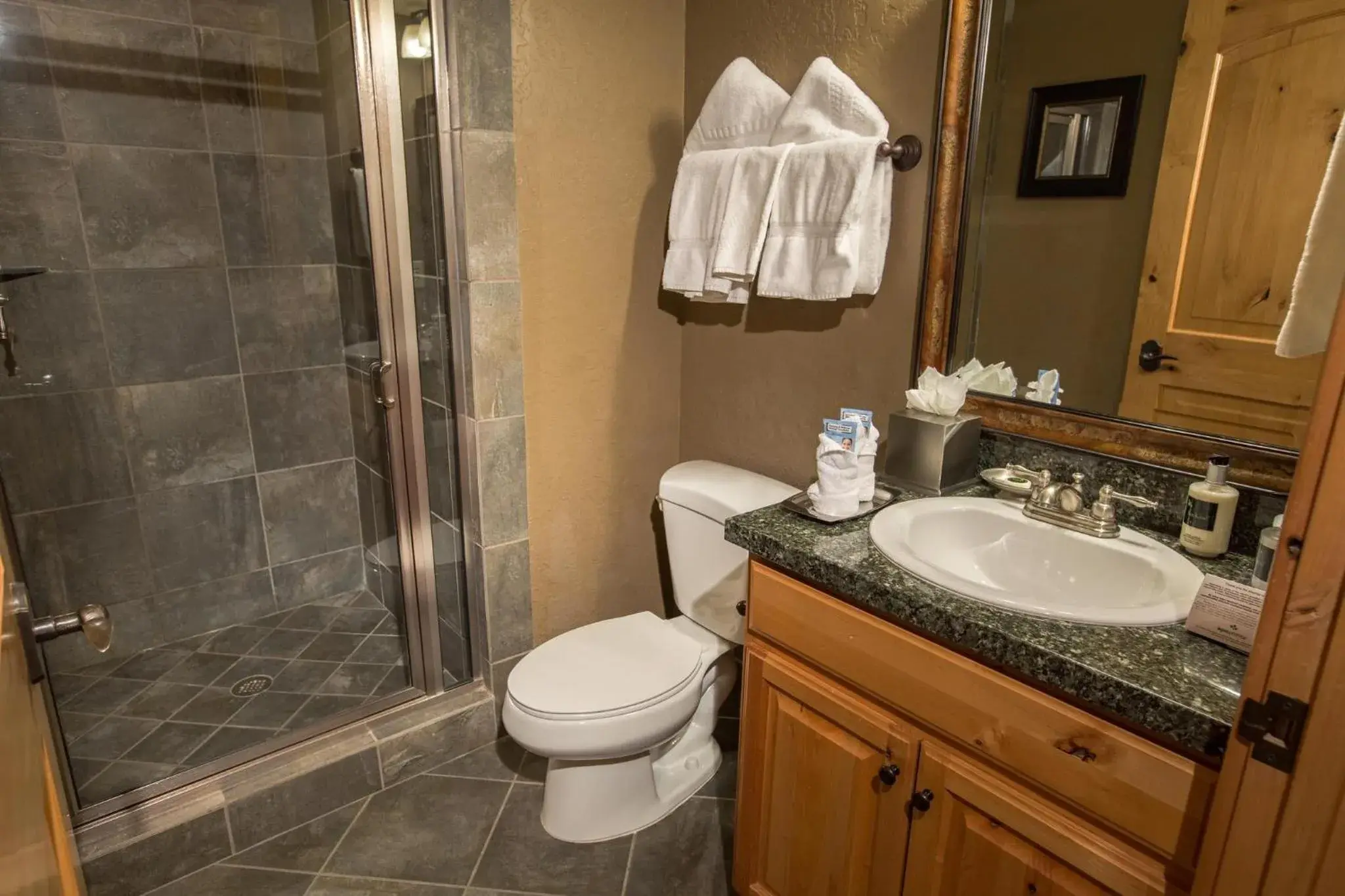 Bathroom in Red Roof Inn & Suites Galloway