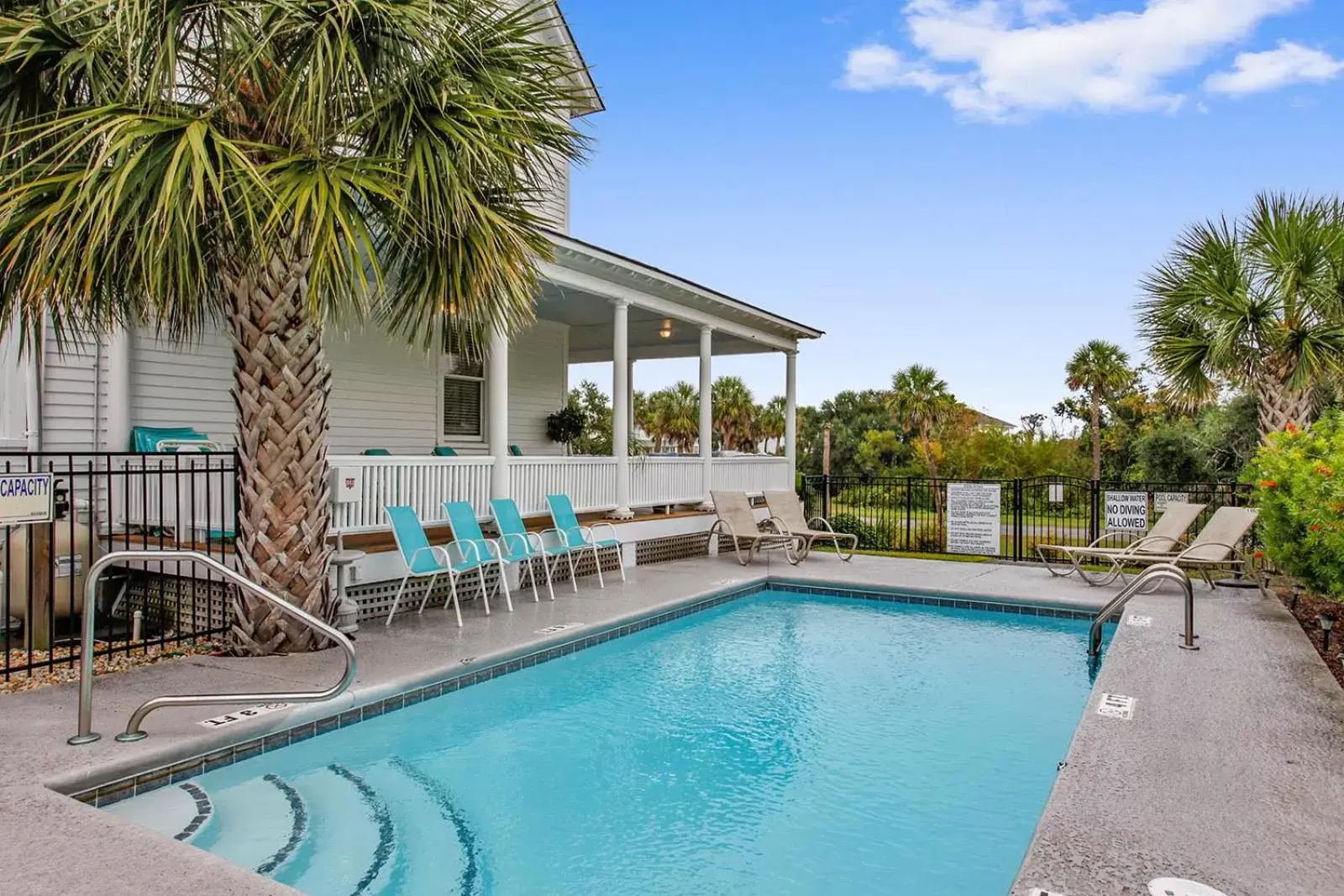 Swimming Pool in Surf Song Bed & Breakfast