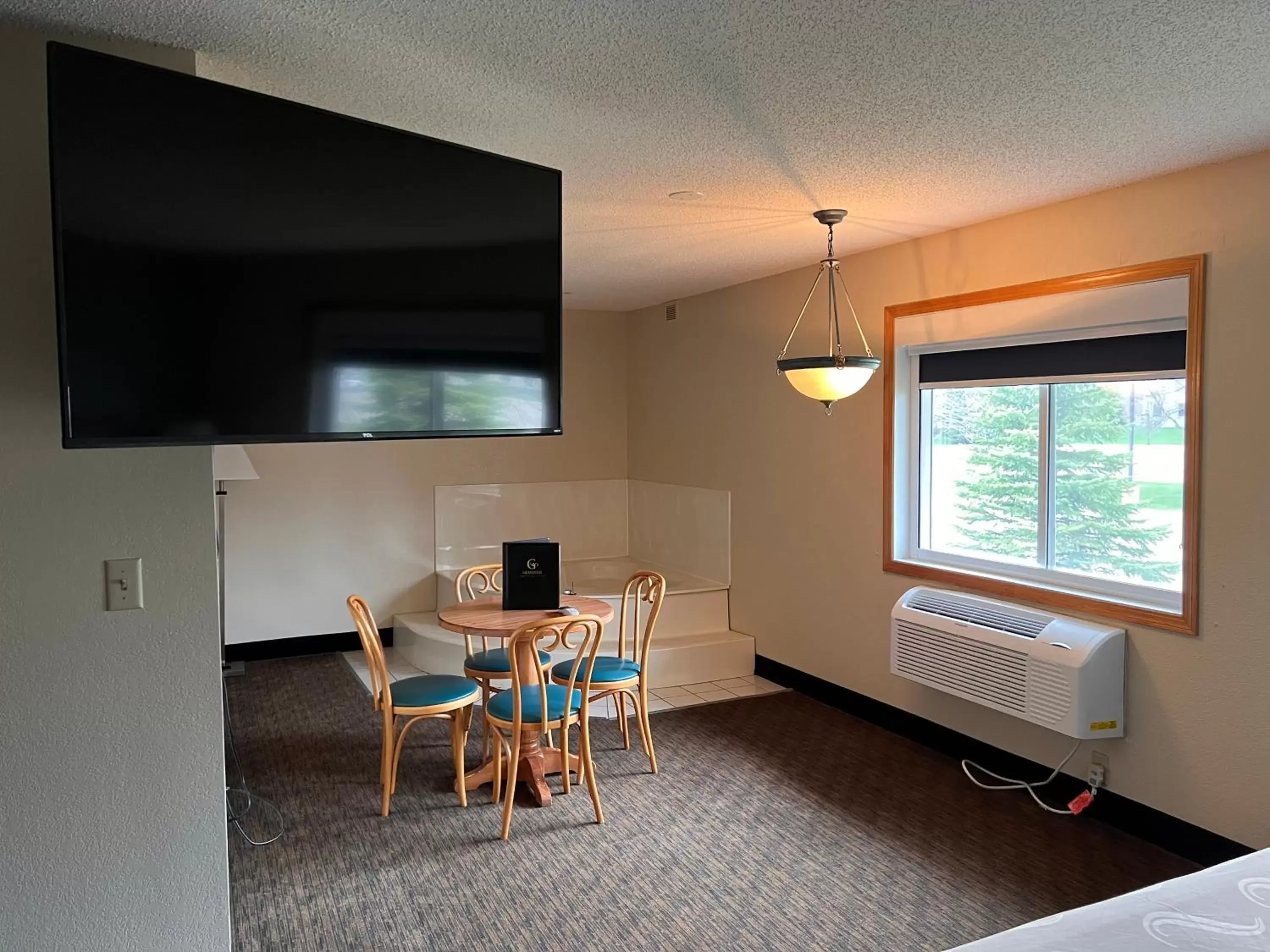 Dining Area in GrandStay Hotel and Suite Waseca