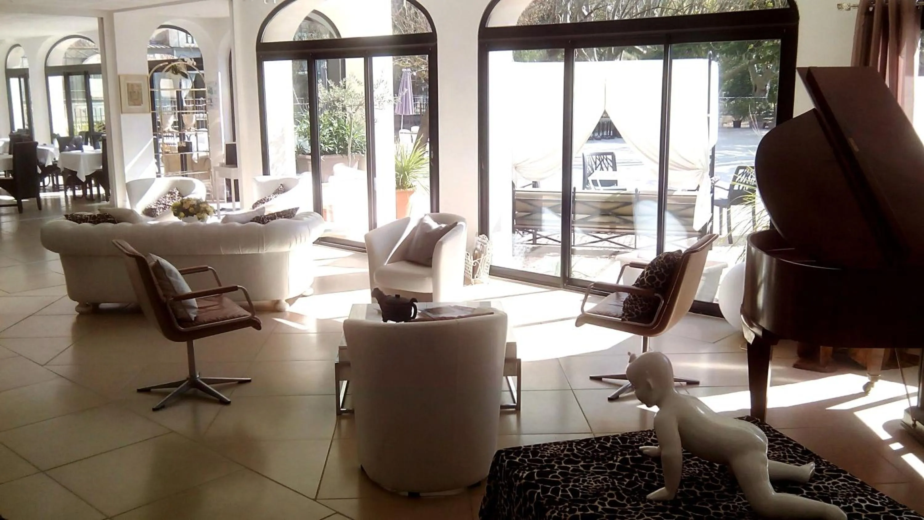 Lounge or bar in Logis Hôtel Restaurant du Parc