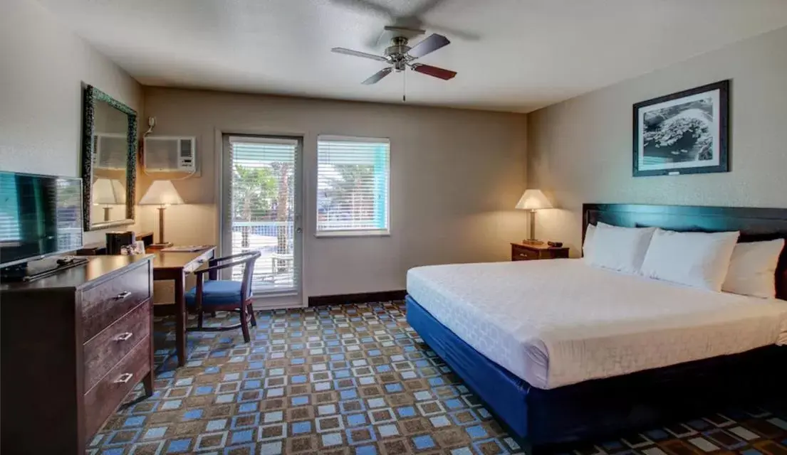 Bedroom, Bed in The Nautical Beachfront Resort