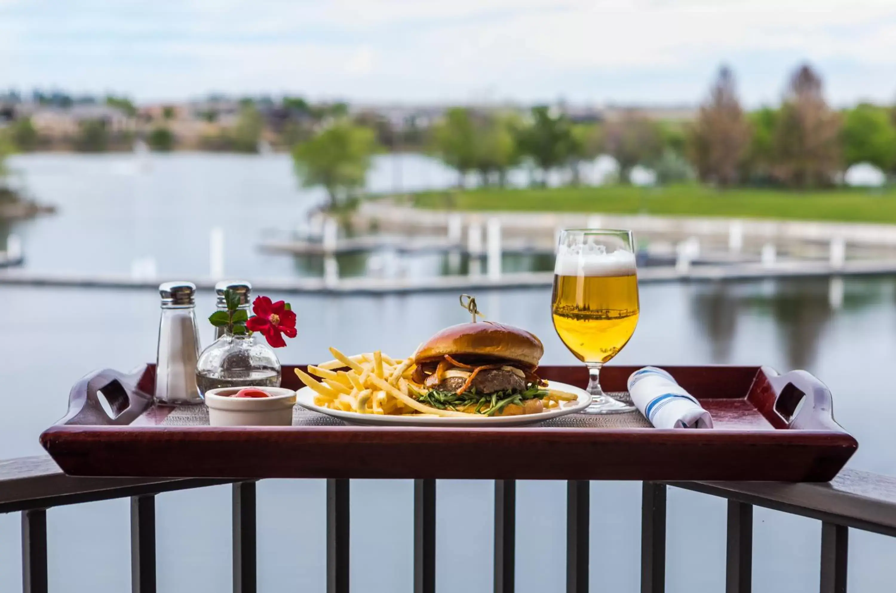 Restaurant/places to eat in The Lodge at Columbia Point