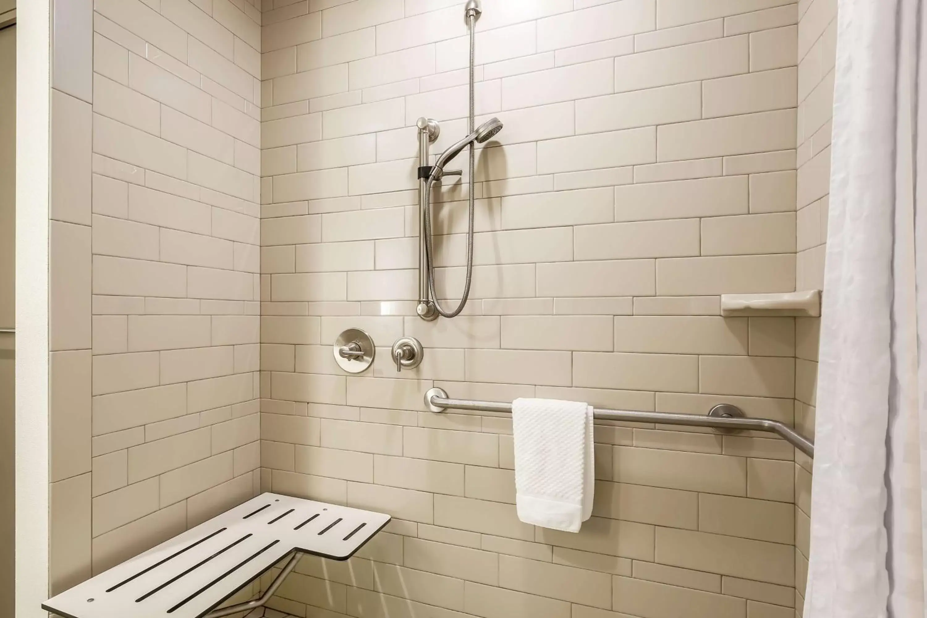Bathroom in Embassy Suites By Hilton Syracuse Destiny USA