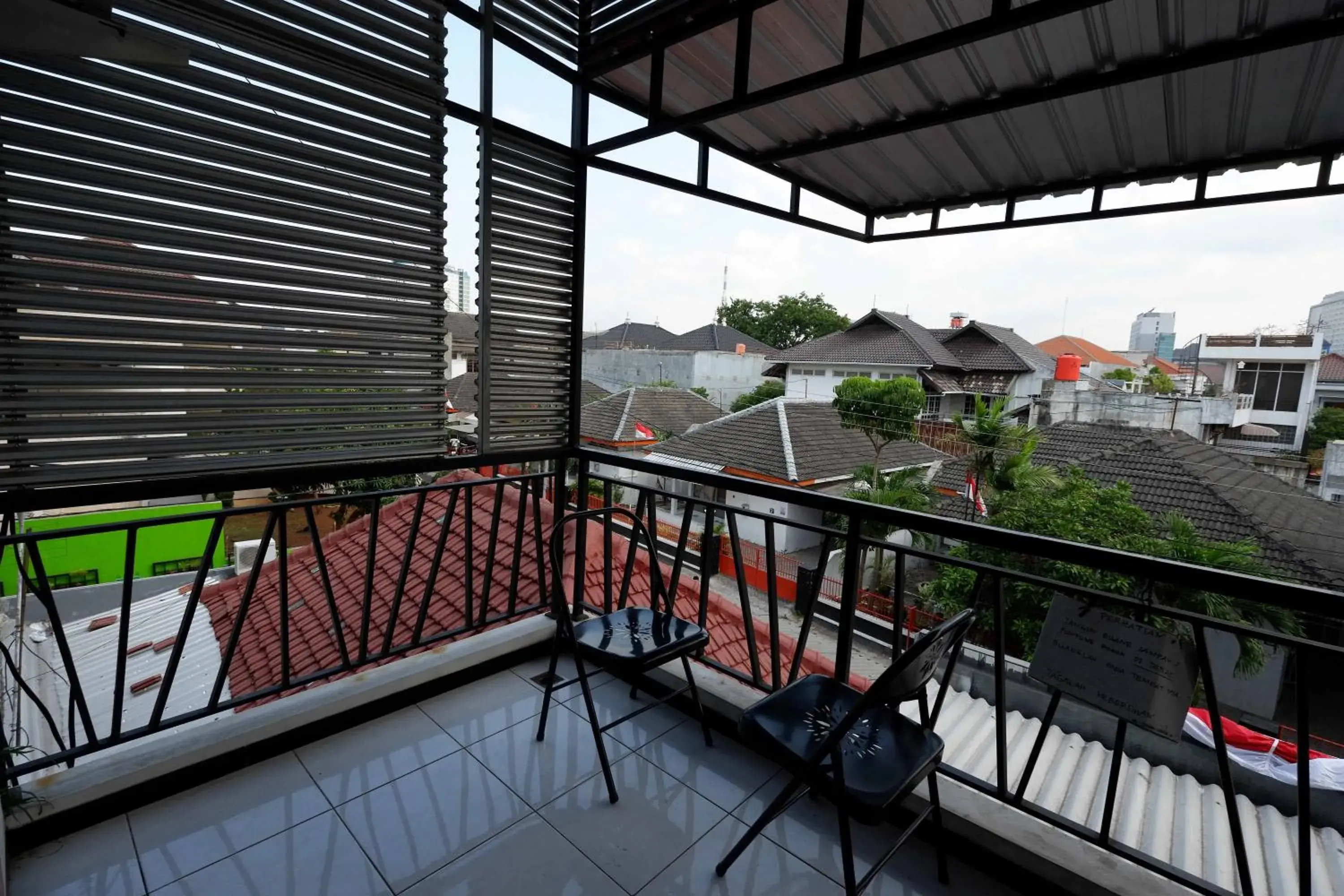 Property building, Balcony/Terrace in RedDoorz near Plaza Simpang Lima