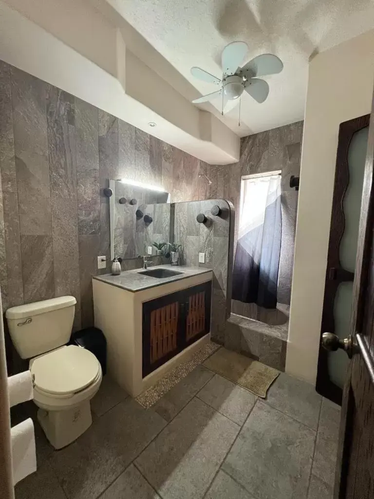 Bathroom in Ceiba Studios