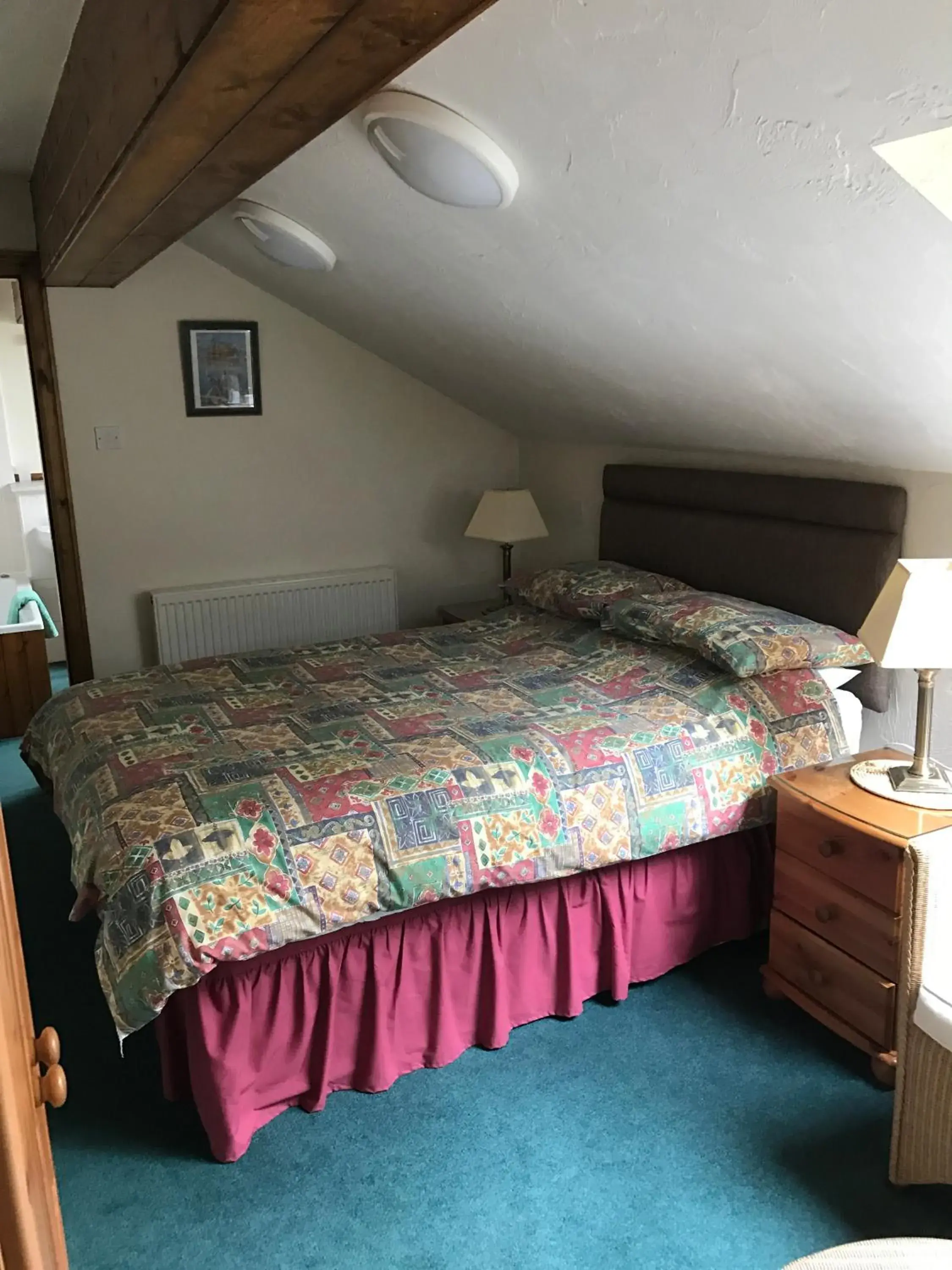 Bedroom, Bed in Middle Flass Lodge