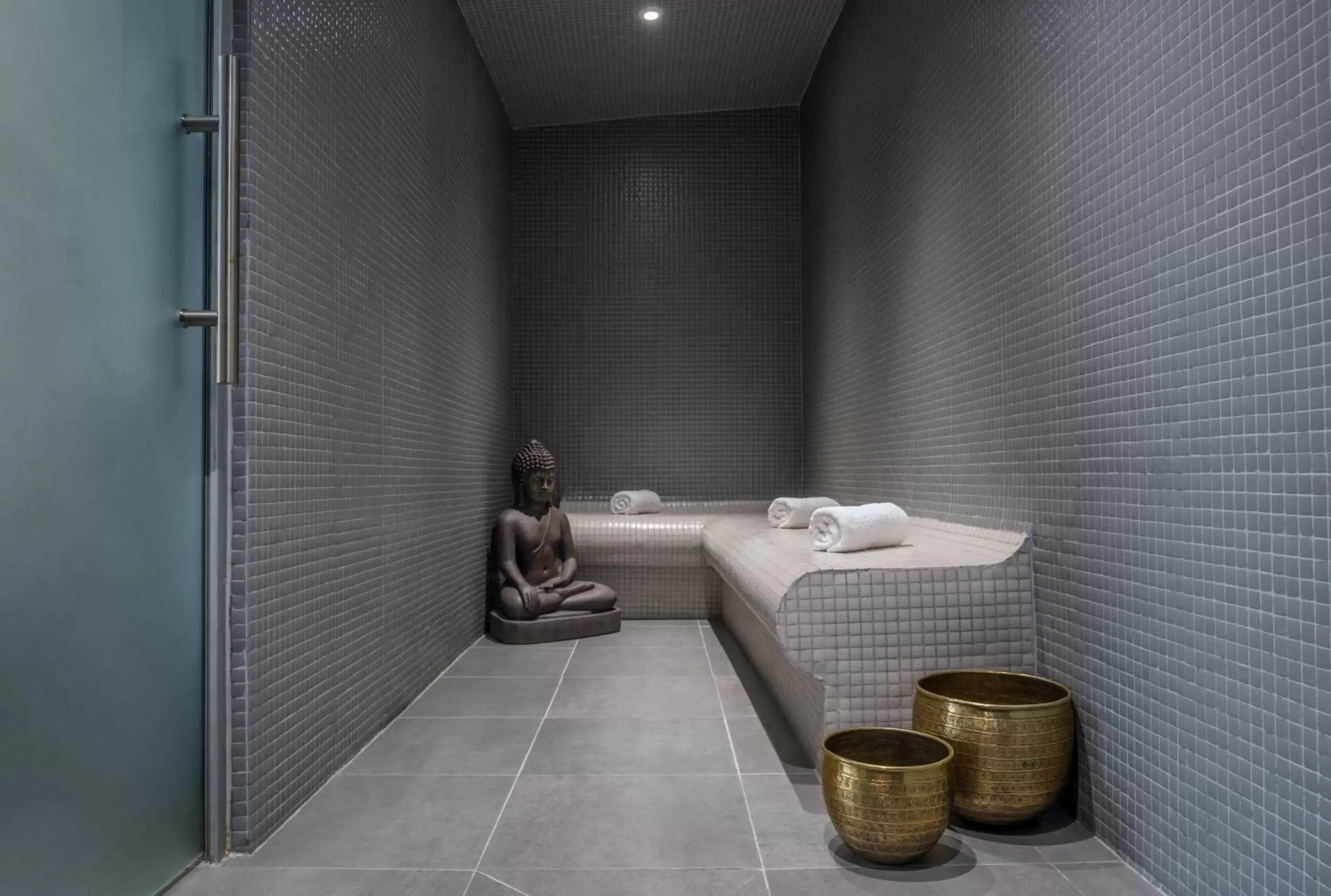 Steam room, Bathroom in Hotel du Roi & Spa by SOWELL COLLECTION