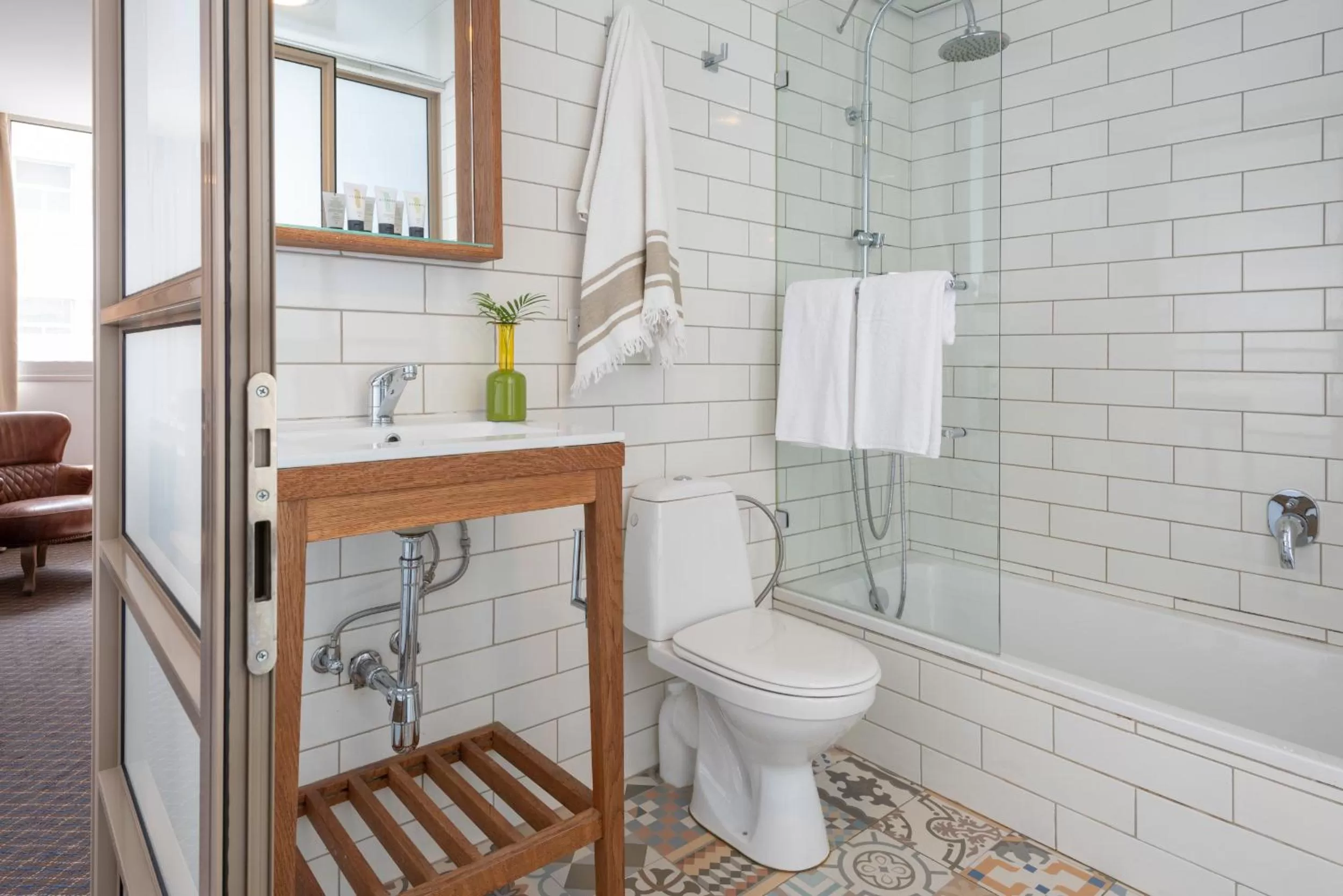 Shower in Embassy Hotel Tel Aviv