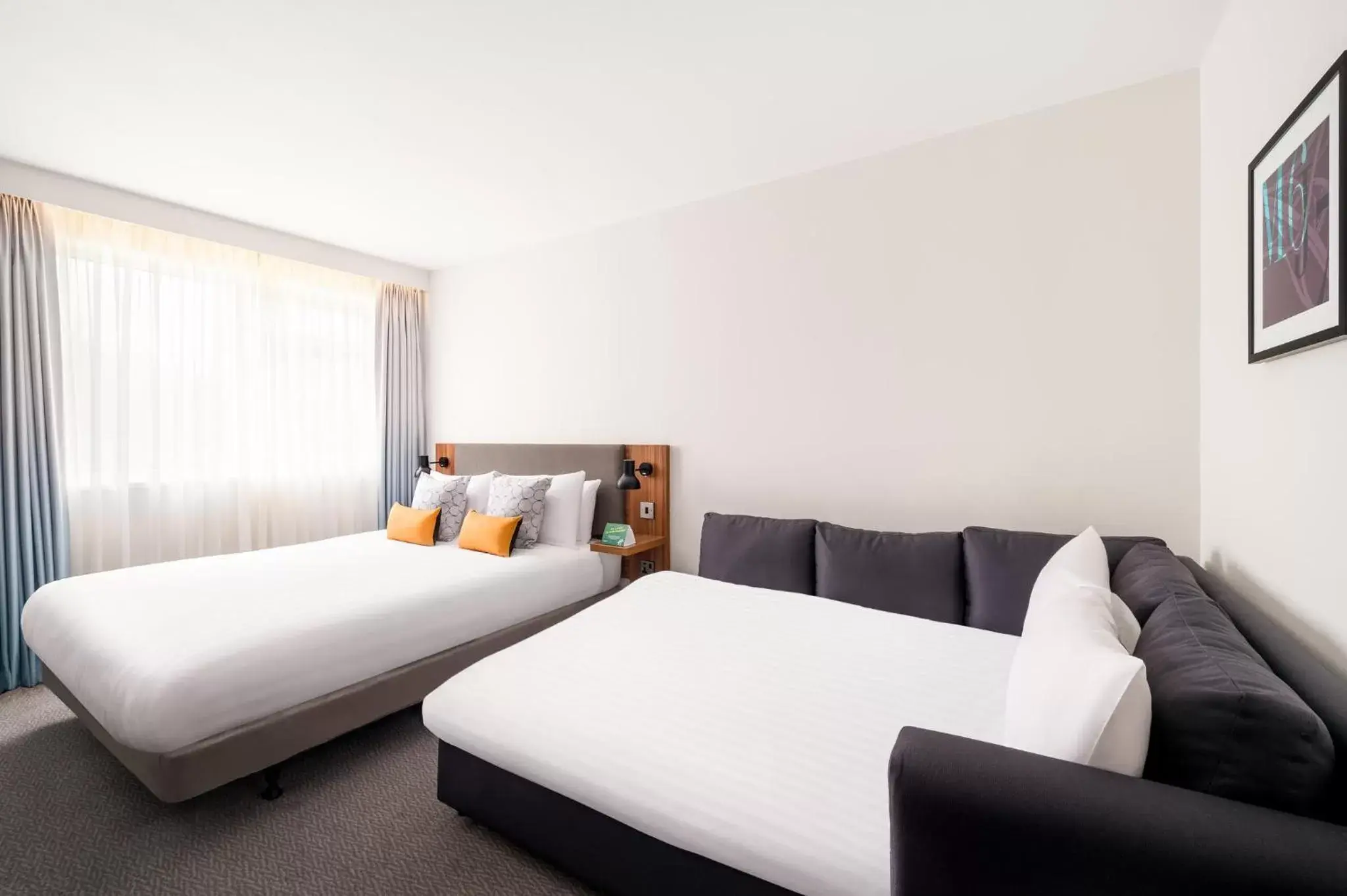 Photo of the whole room, Bed in Holiday Inn Birmingham M6, Jct7, an IHG Hotel