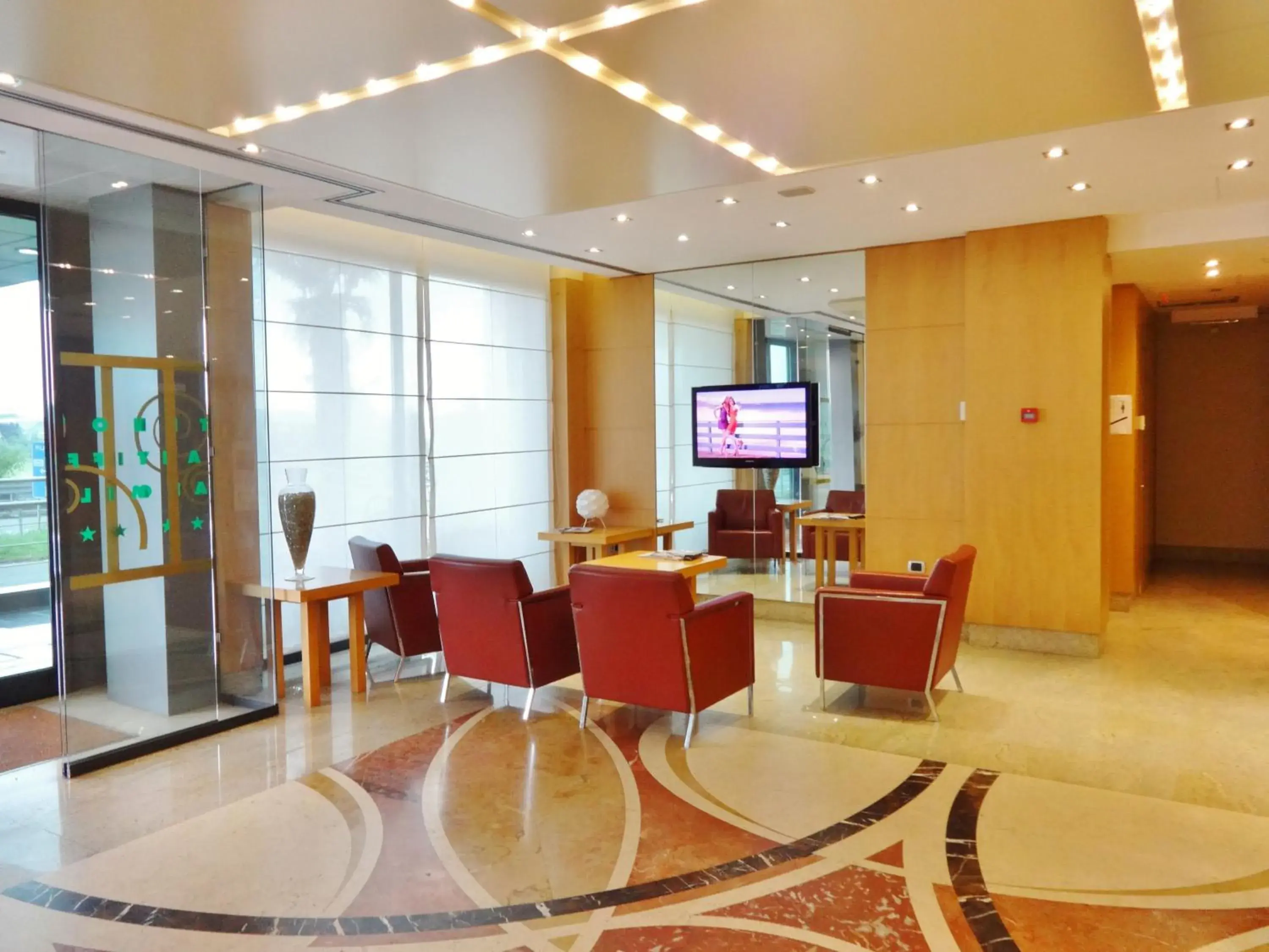 Communal lounge/ TV room, Lobby/Reception in Hotel Tiffany Milano