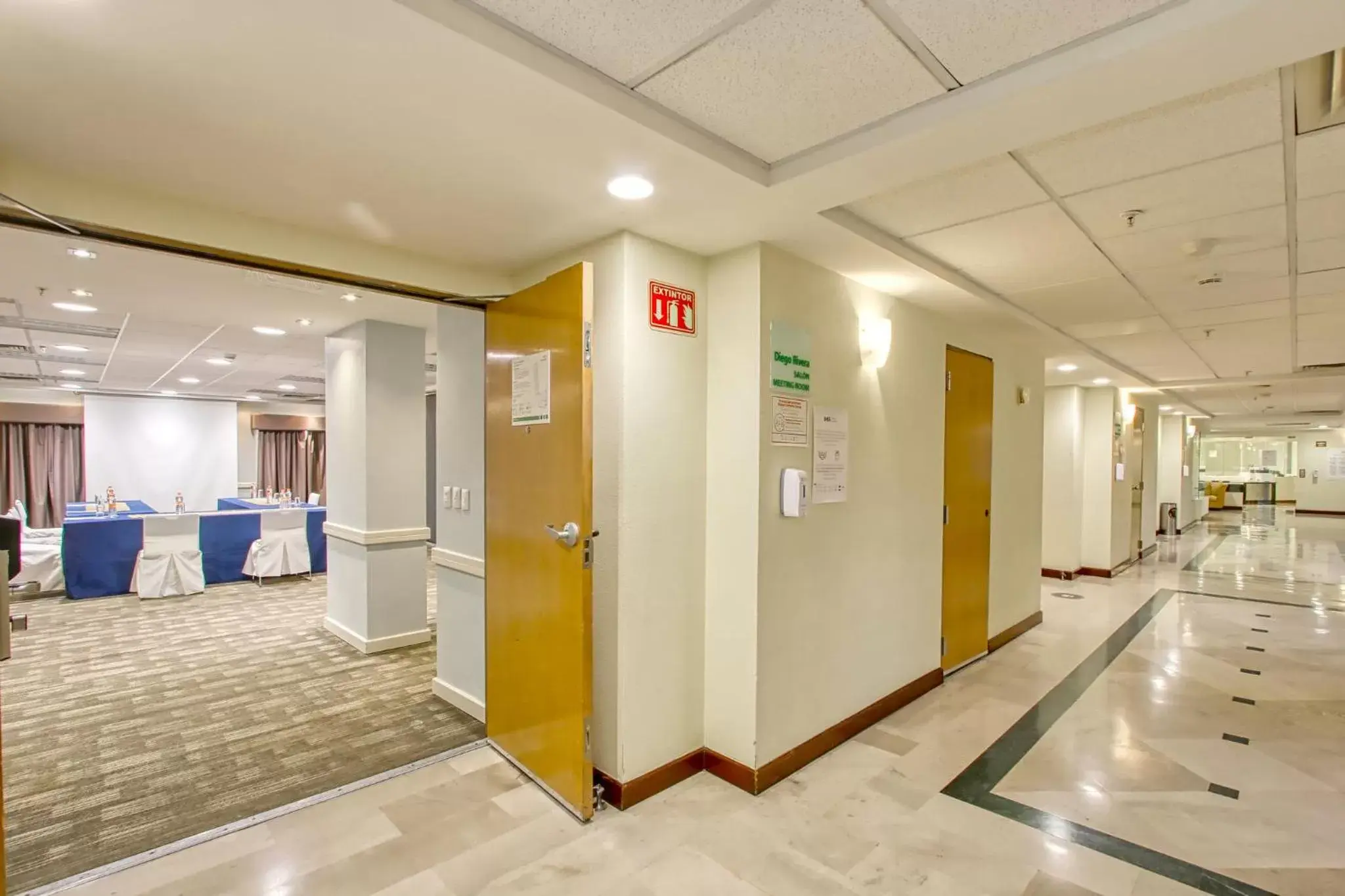 Lobby or reception, Banquet Facilities in Holiday Inn Leon-Convention Center, an IHG Hotel