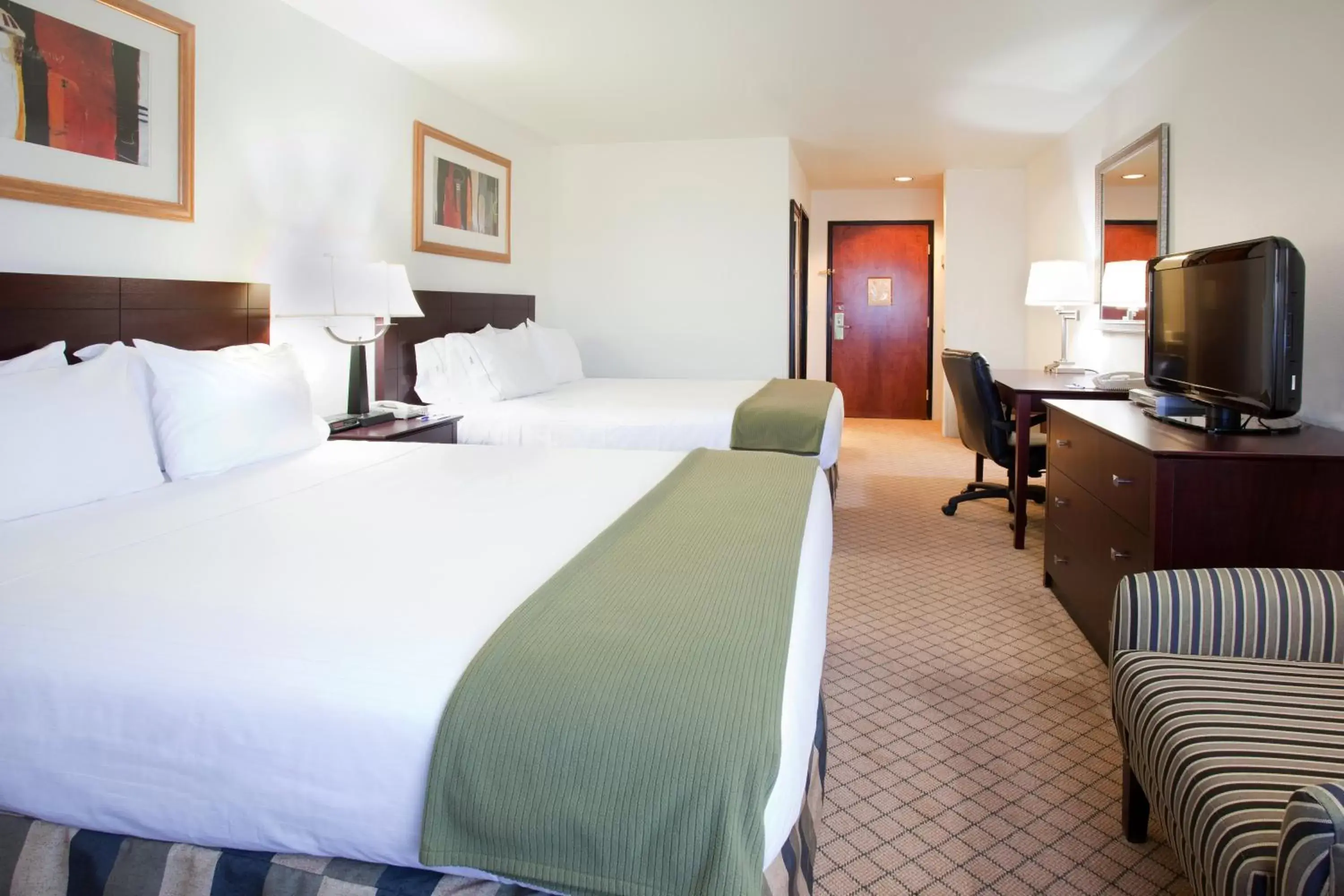 Photo of the whole room, Bed in Holiday Inn Express & Suites Colorado Springs-Airport, an IHG Hotel