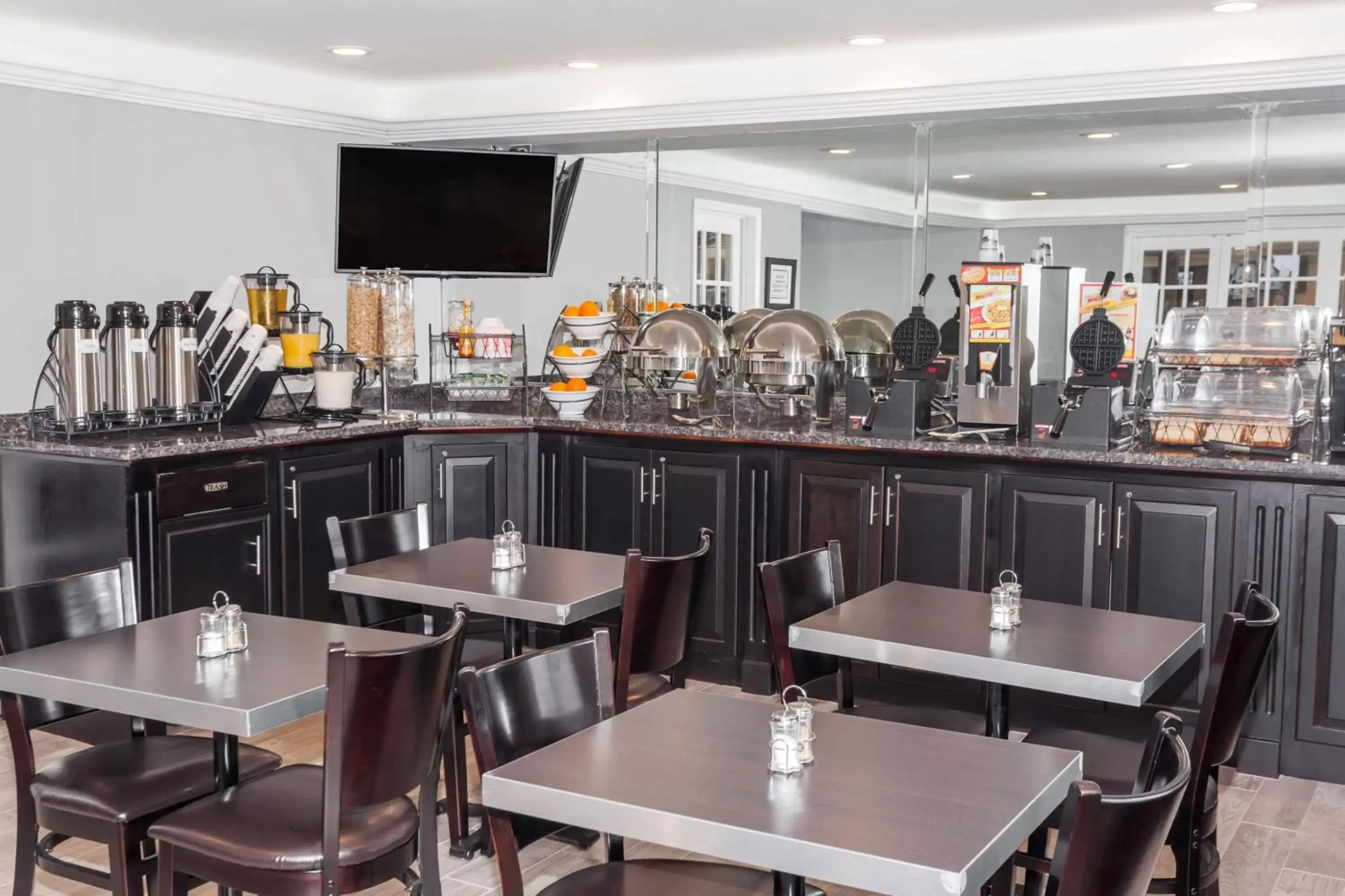 Restaurant/places to eat in Baymont by Wyndham Glenview Restaurant/places to eat in Baymont by Wyndham Glenview