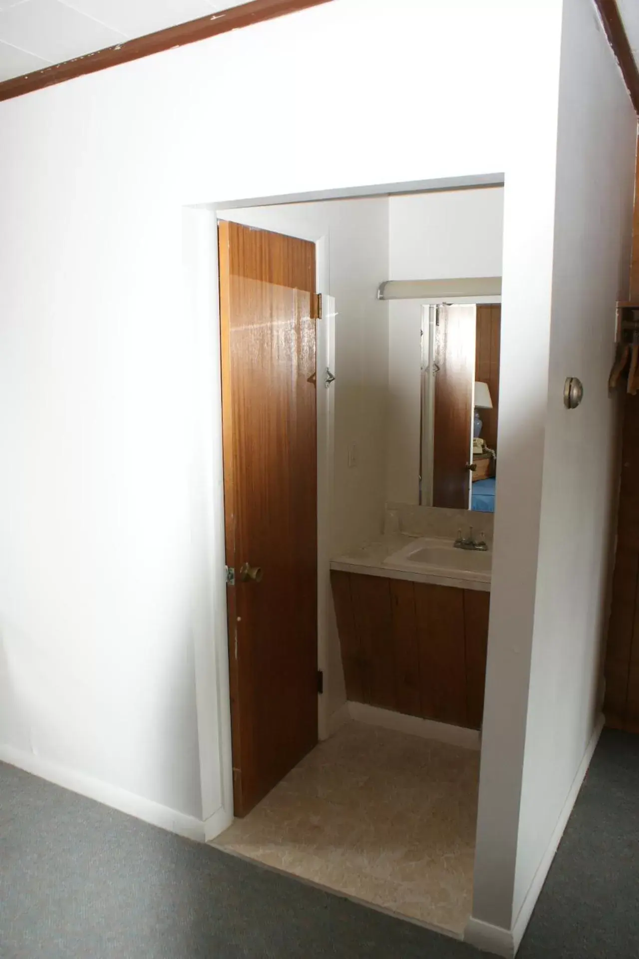 Bathroom in Northern Peaks Motor Inn