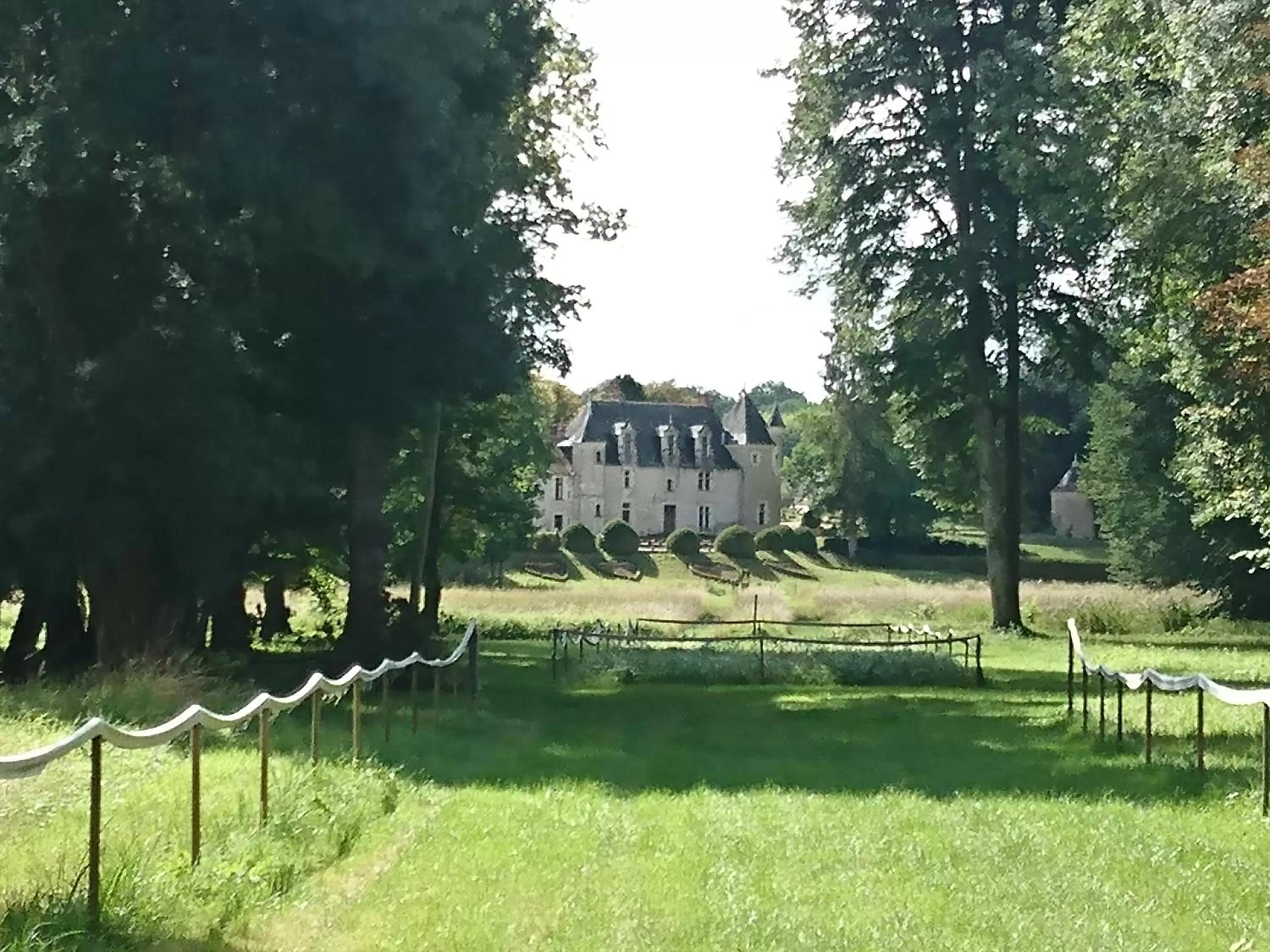Property building, Garden in Manoir de la Rémonière