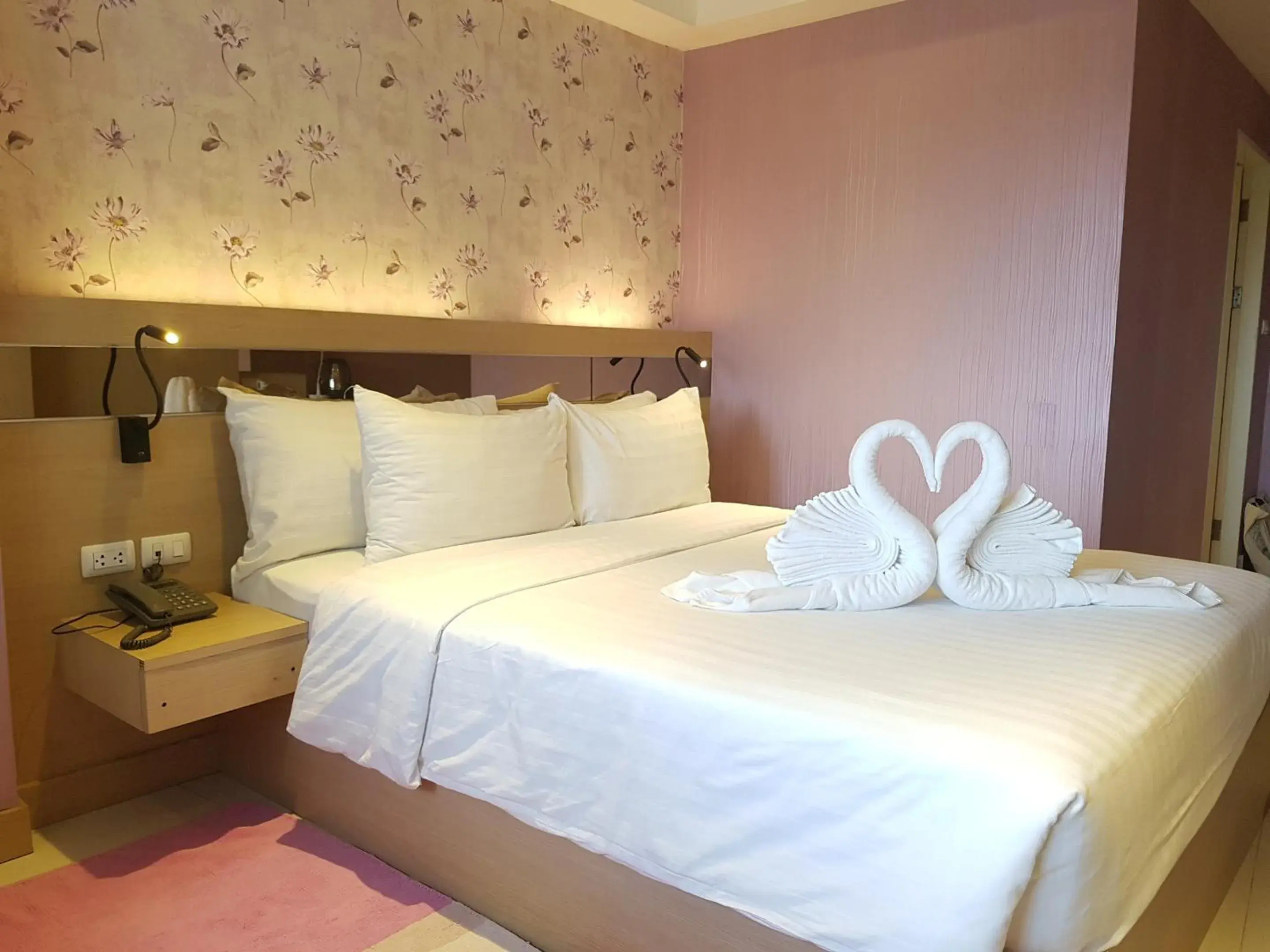 Bed in Kavinburi Green Hotel (SHA Plus)