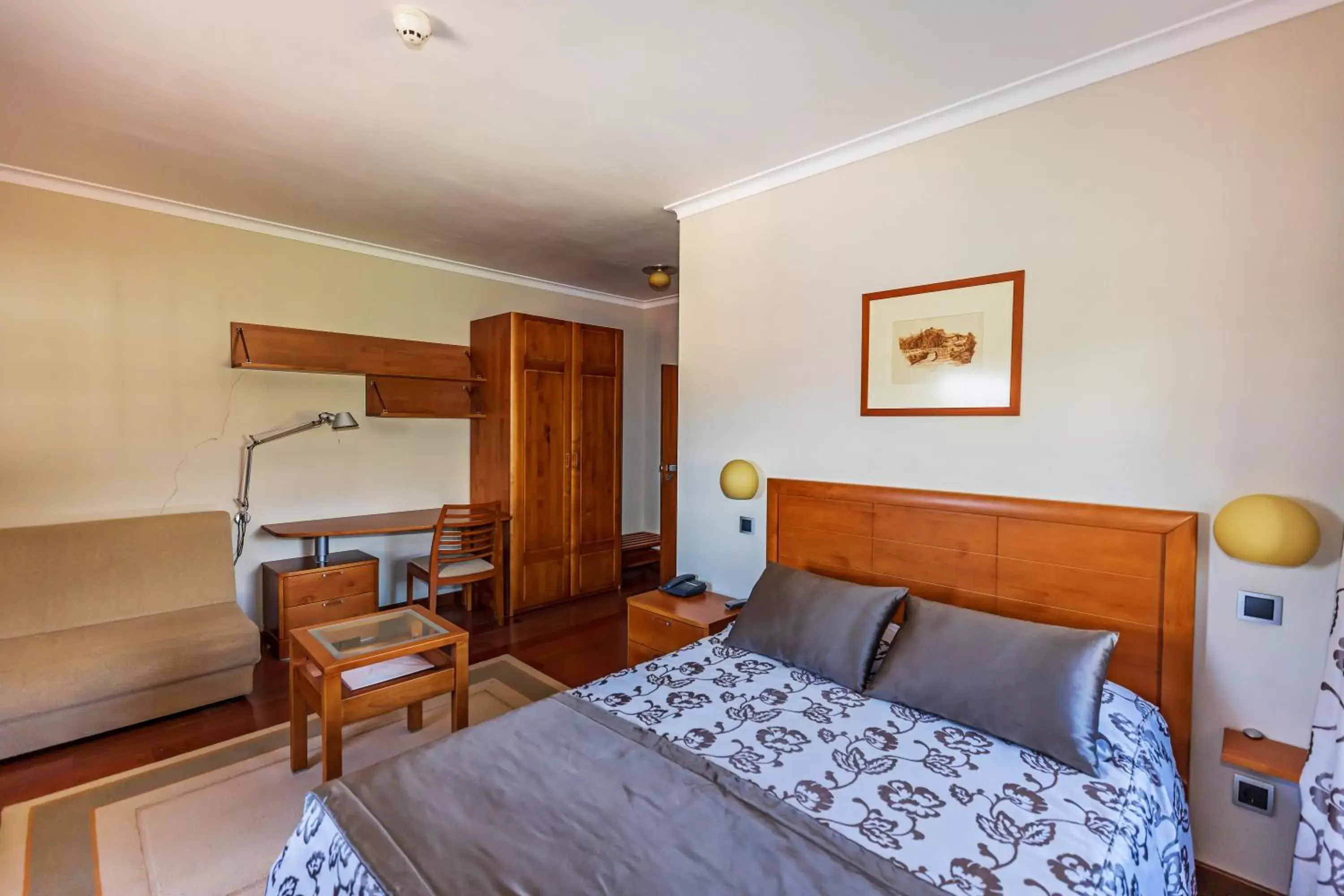 Seating area, Bed in Hotel Rural Quinta de Sao Sebastiao