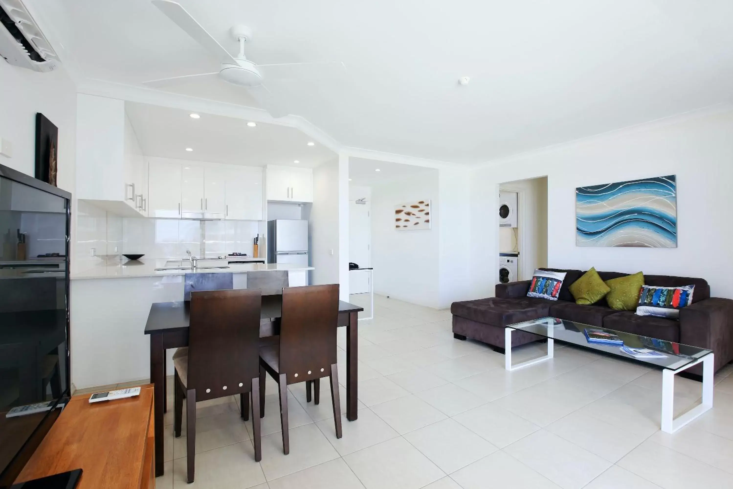 Kitchen or kitchenette, Dining Area in The Breakers