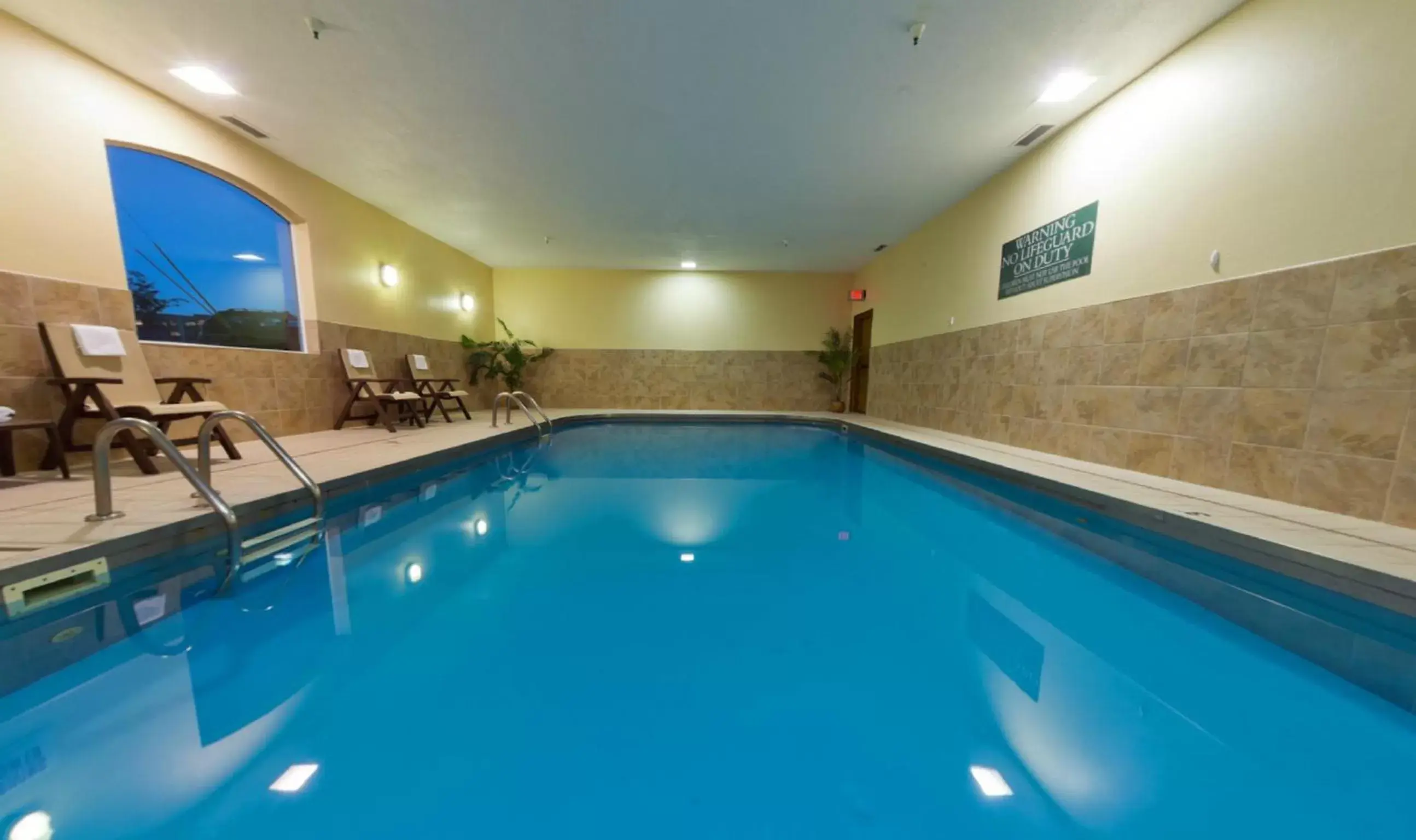 Swimming Pool in Country Inn & Suites by Radisson, Sioux Falls, SD