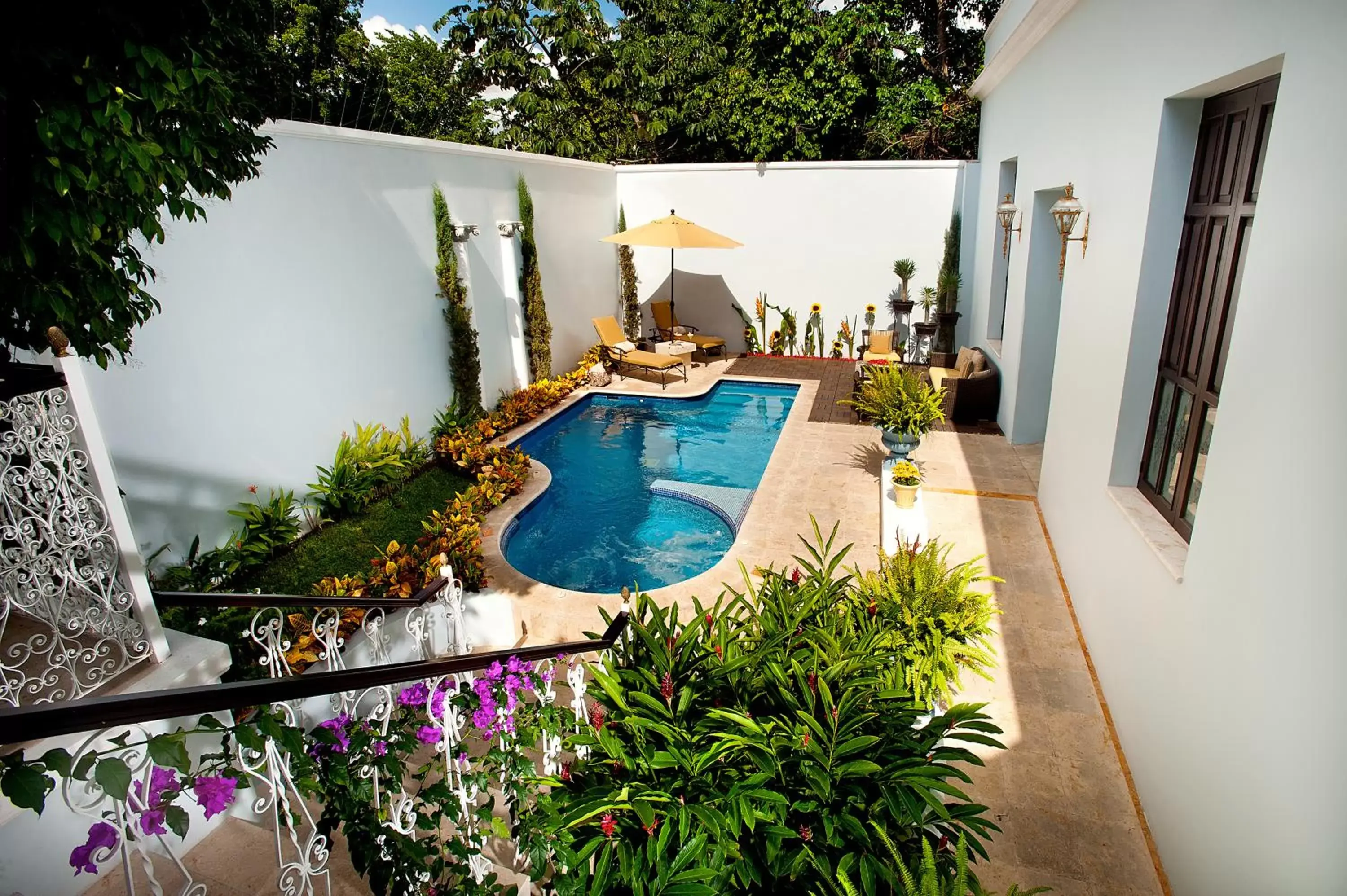 Day, Pool View in Casa Azul Monumento Historico