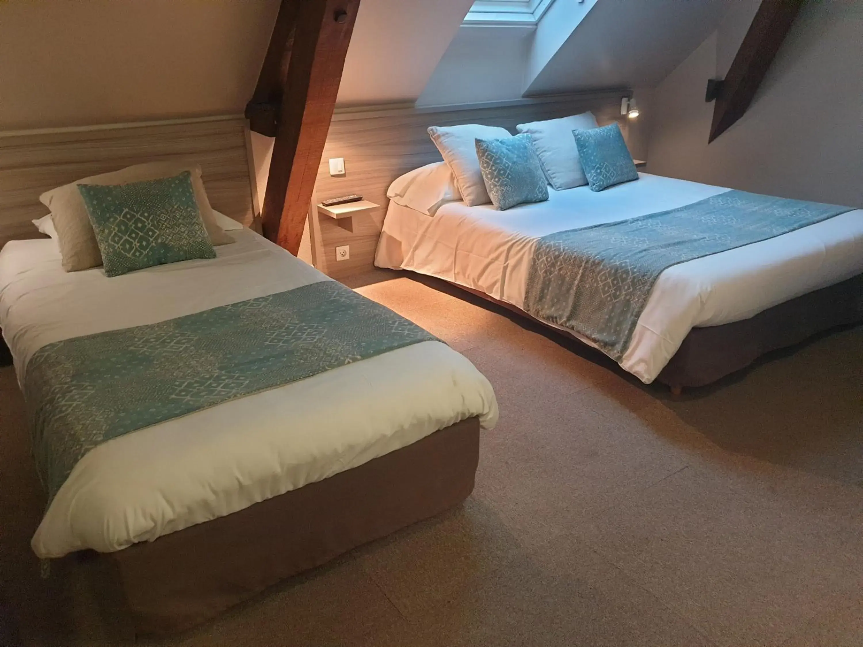 Bedroom, Bed in Hotel Henri IV