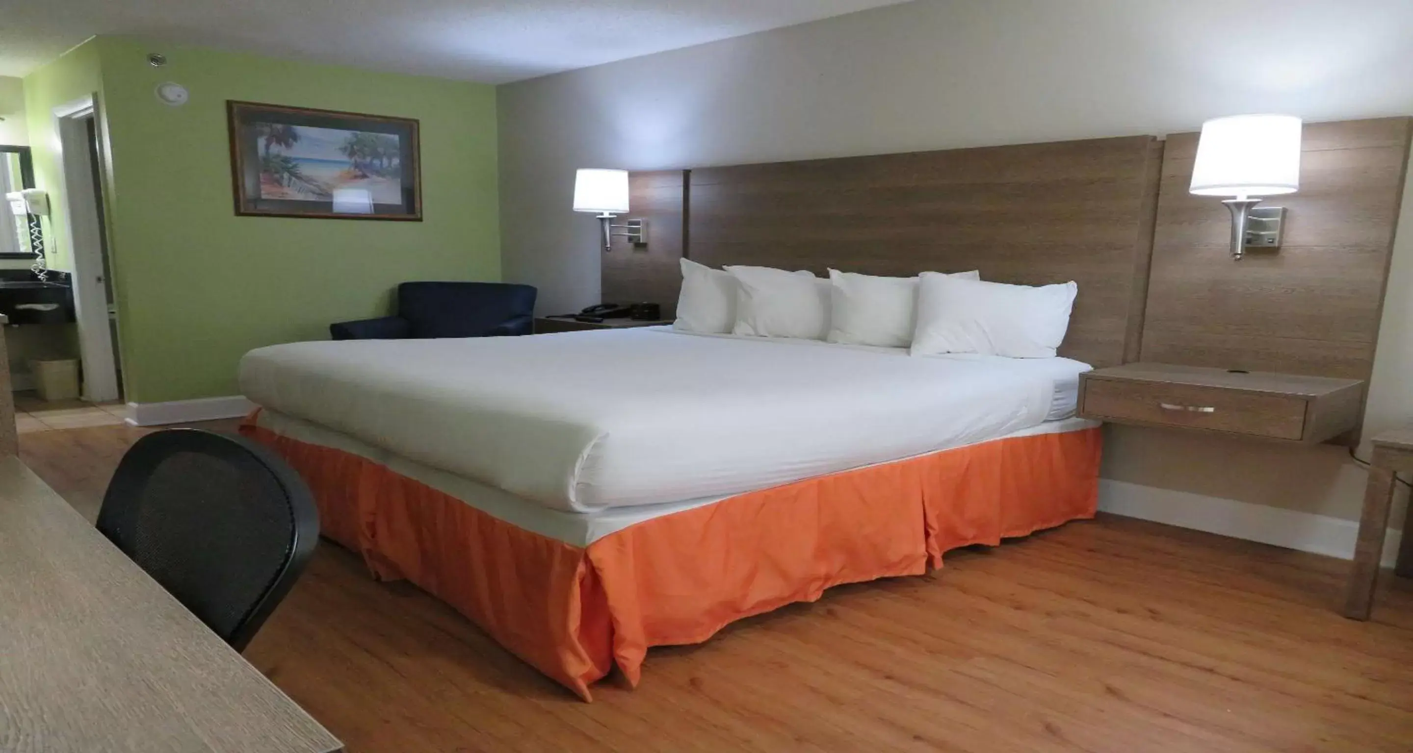 Photo of the whole room, Bed in SureStay Plus Hotel by Best Western St Marys Cumberland Photo of the whole room, Bed in SureStay Plus Hotel by Best Western St Marys Cumberland