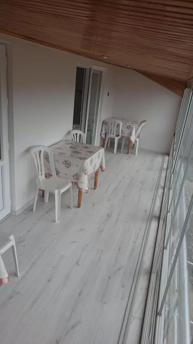 Ali's Pension ada alis