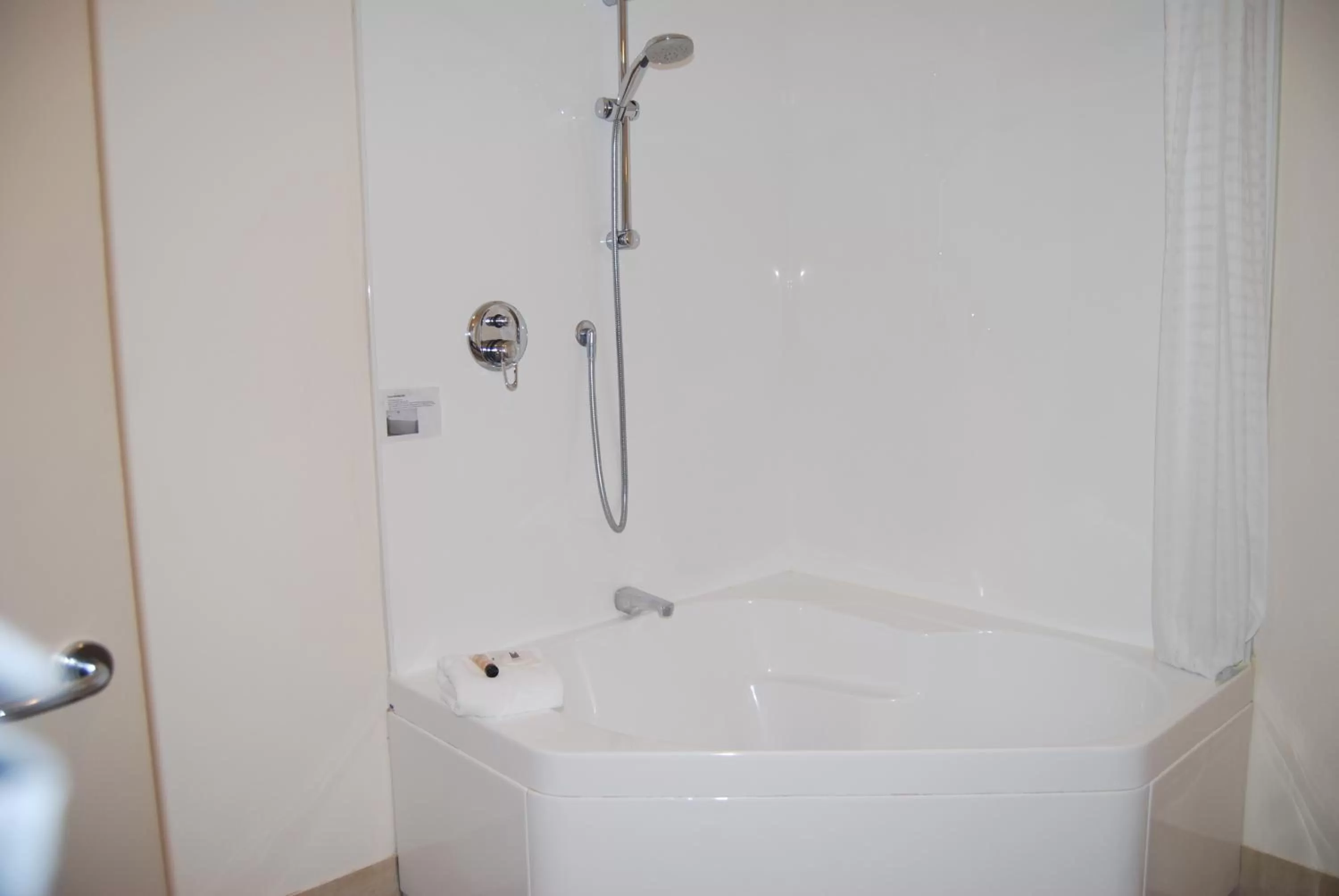 Hot Tub in Distinction New Plymouth Hotel