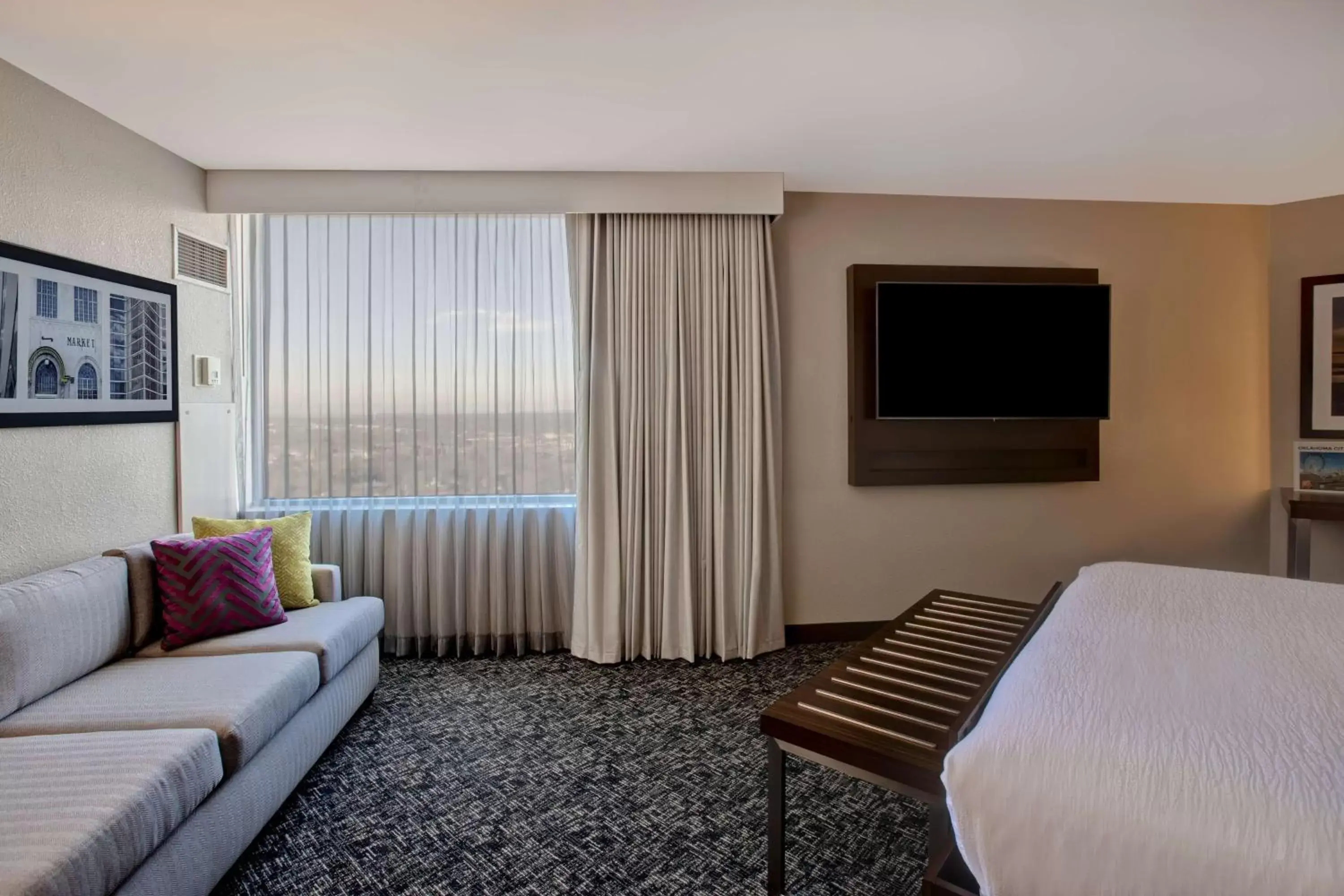 Living room, TV/Entertainment Center in Embassy Suites By Hilton Oklahoma City Northwest