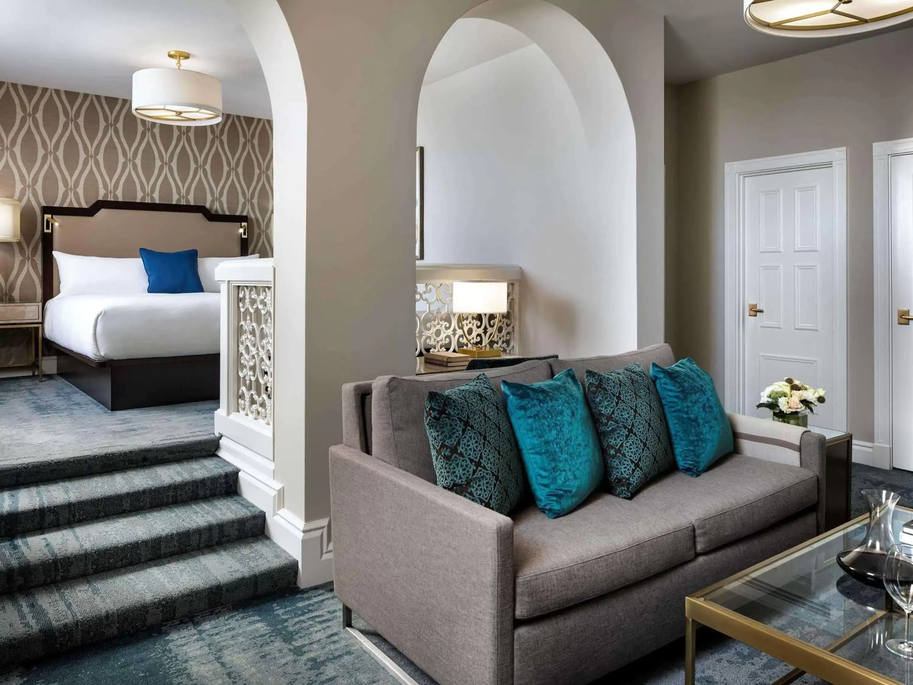 Bedroom, Seating Area in Fairmont Empress Hotel