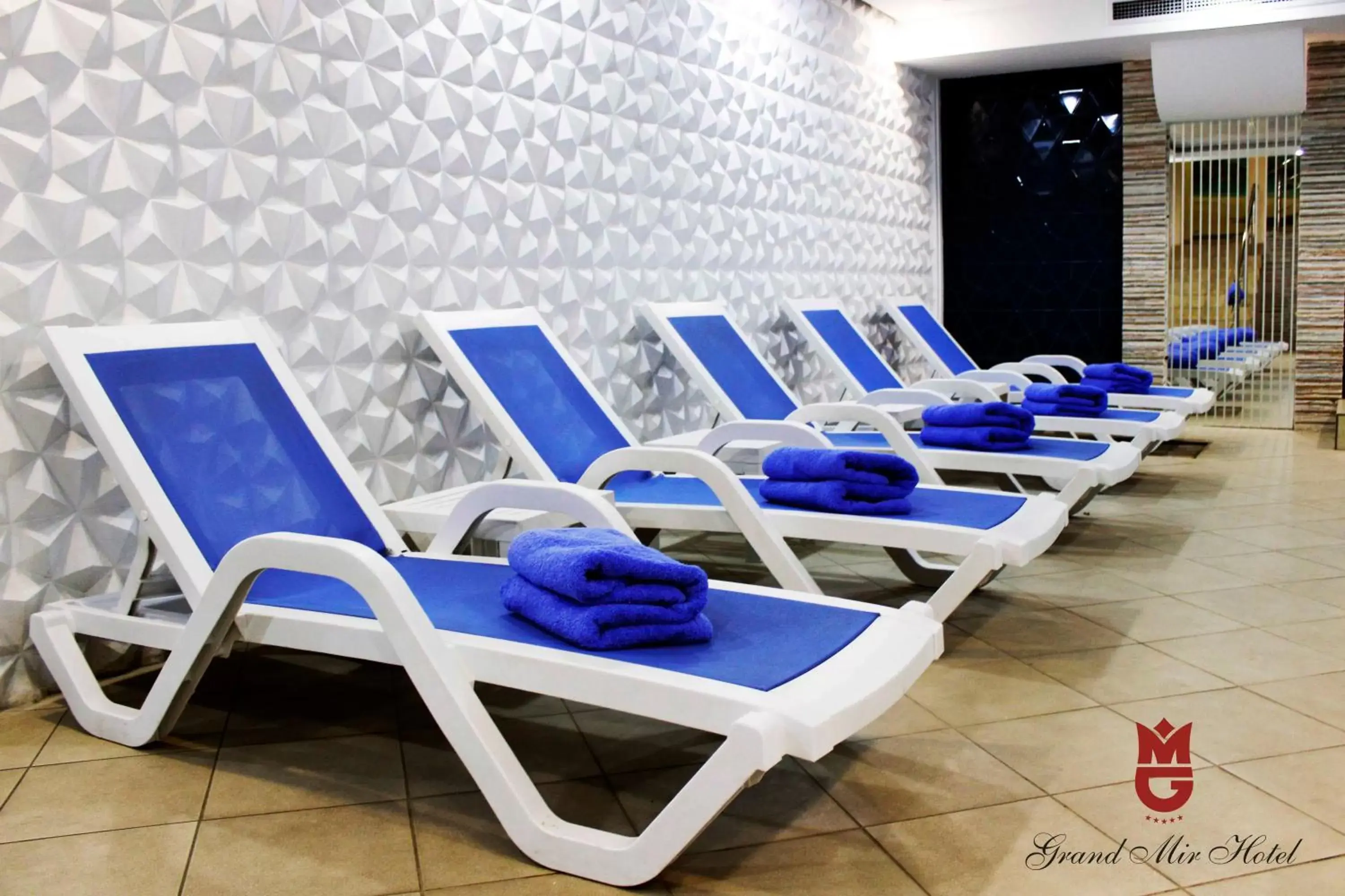 Swimming pool in Grand Mir Hotel Swimming pool in Grand Mir Hotel