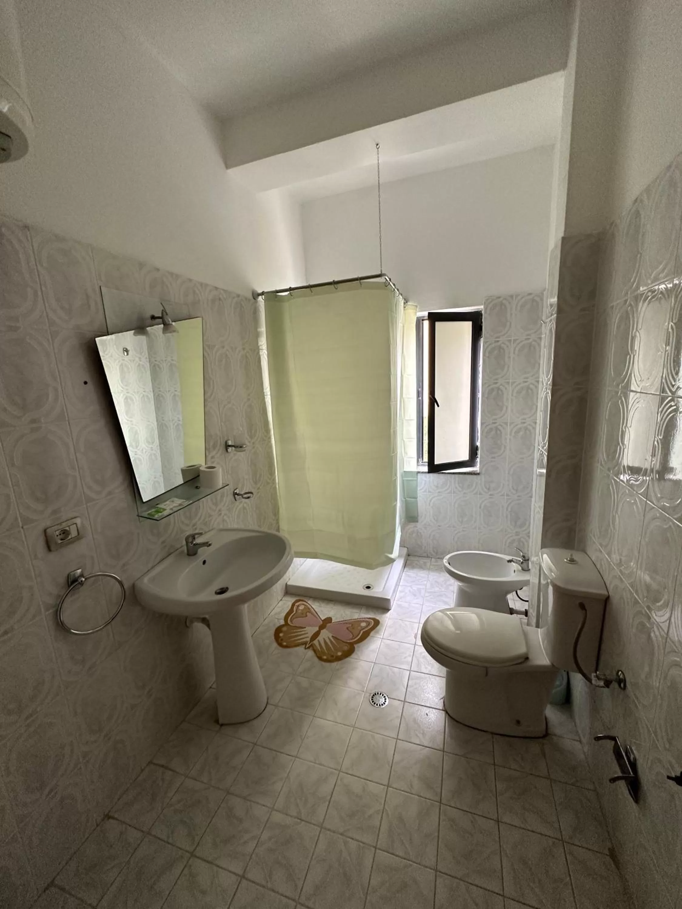 Shower, Bathroom in Seashell Beach Rooms