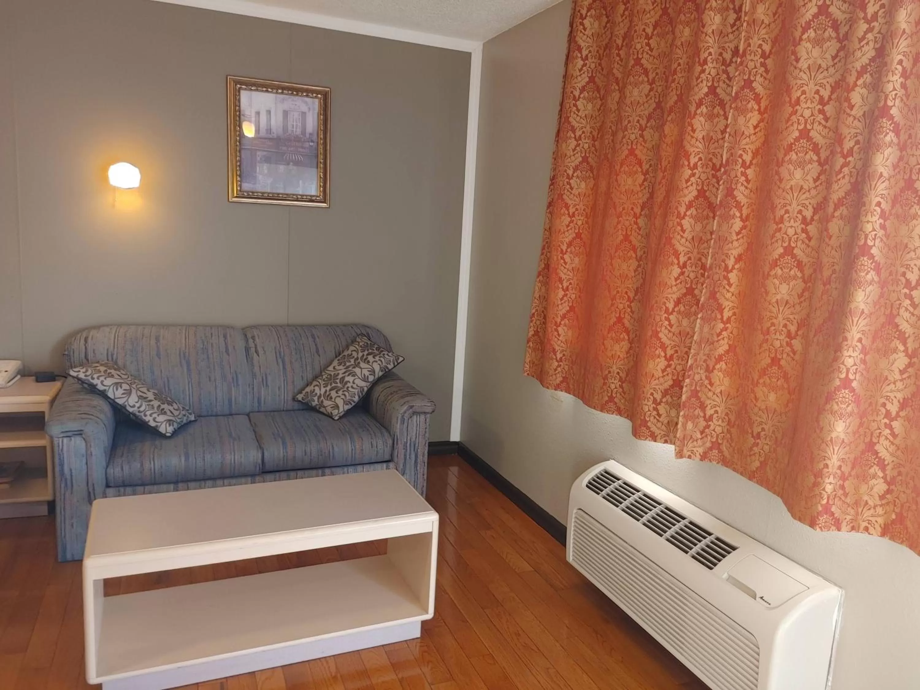 Living room in Magnuson Hotel Creston