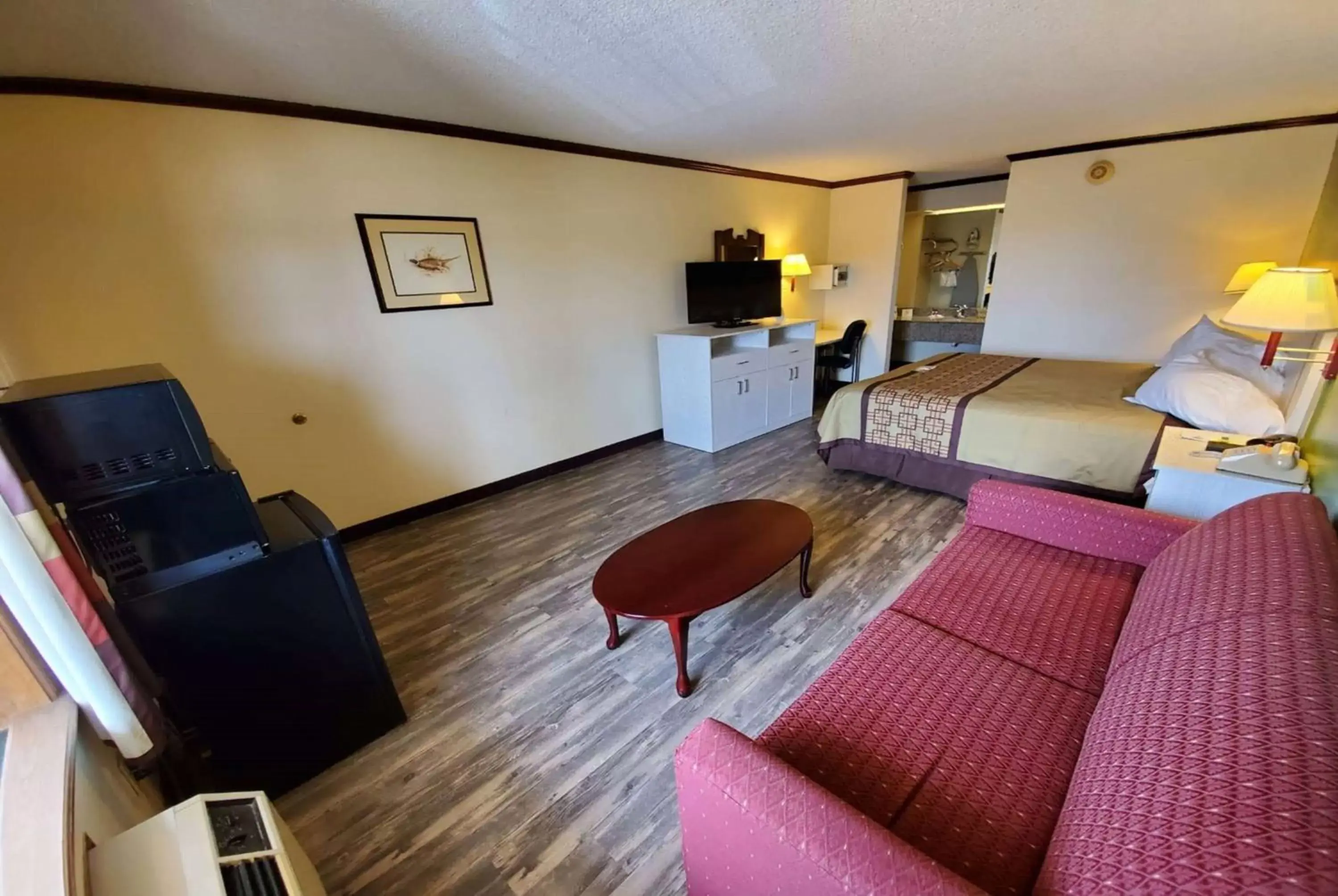 Photo of the whole room, Bed in Days Inn by Wyndham Monett Photo of the whole room, Bed in Days Inn by Wyndham Monett