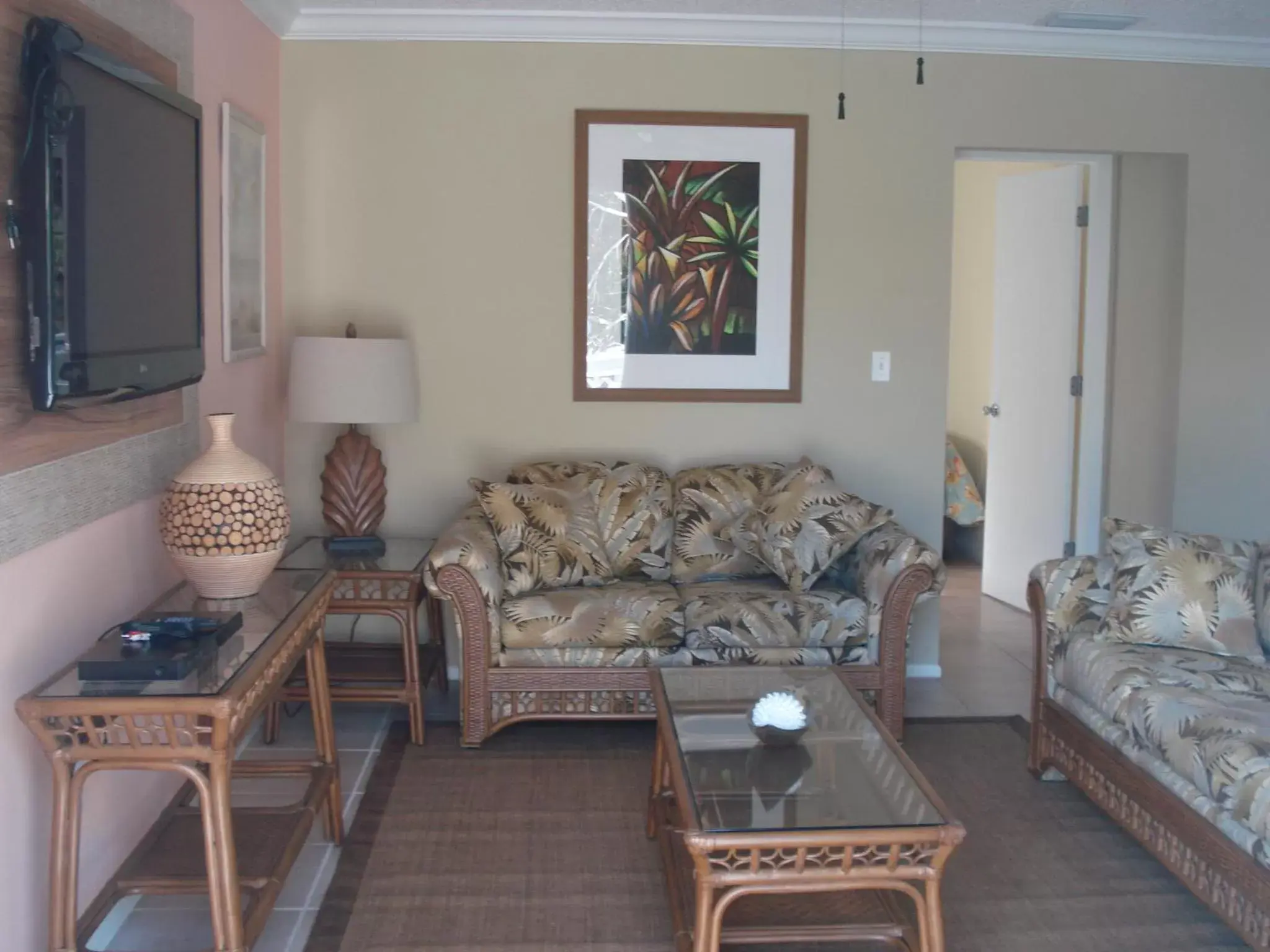 Living room, Seating Area in Queens Gate Resort