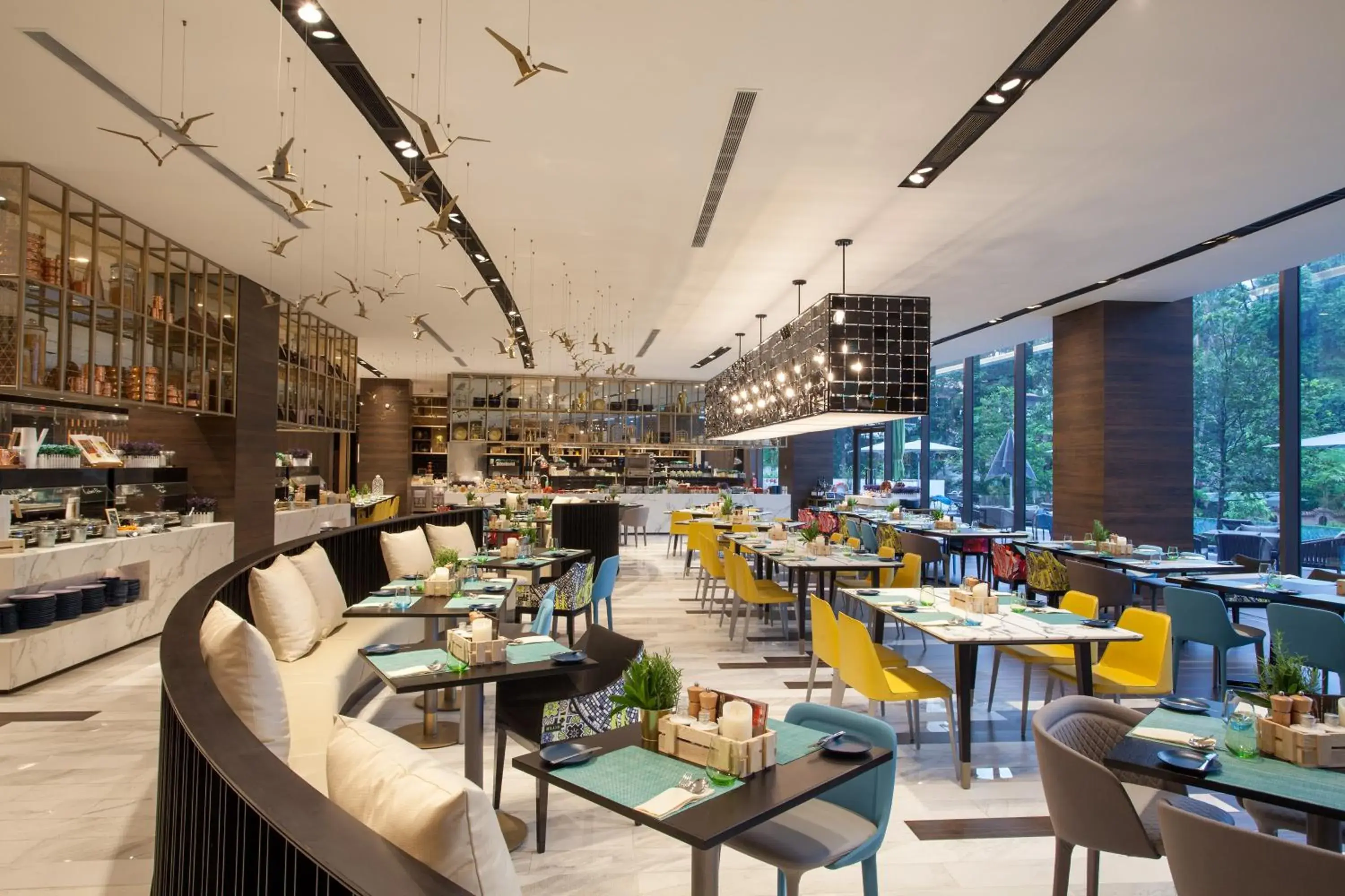 Meals, Restaurant/Places to Eat in Novotel Singapore On Stevens