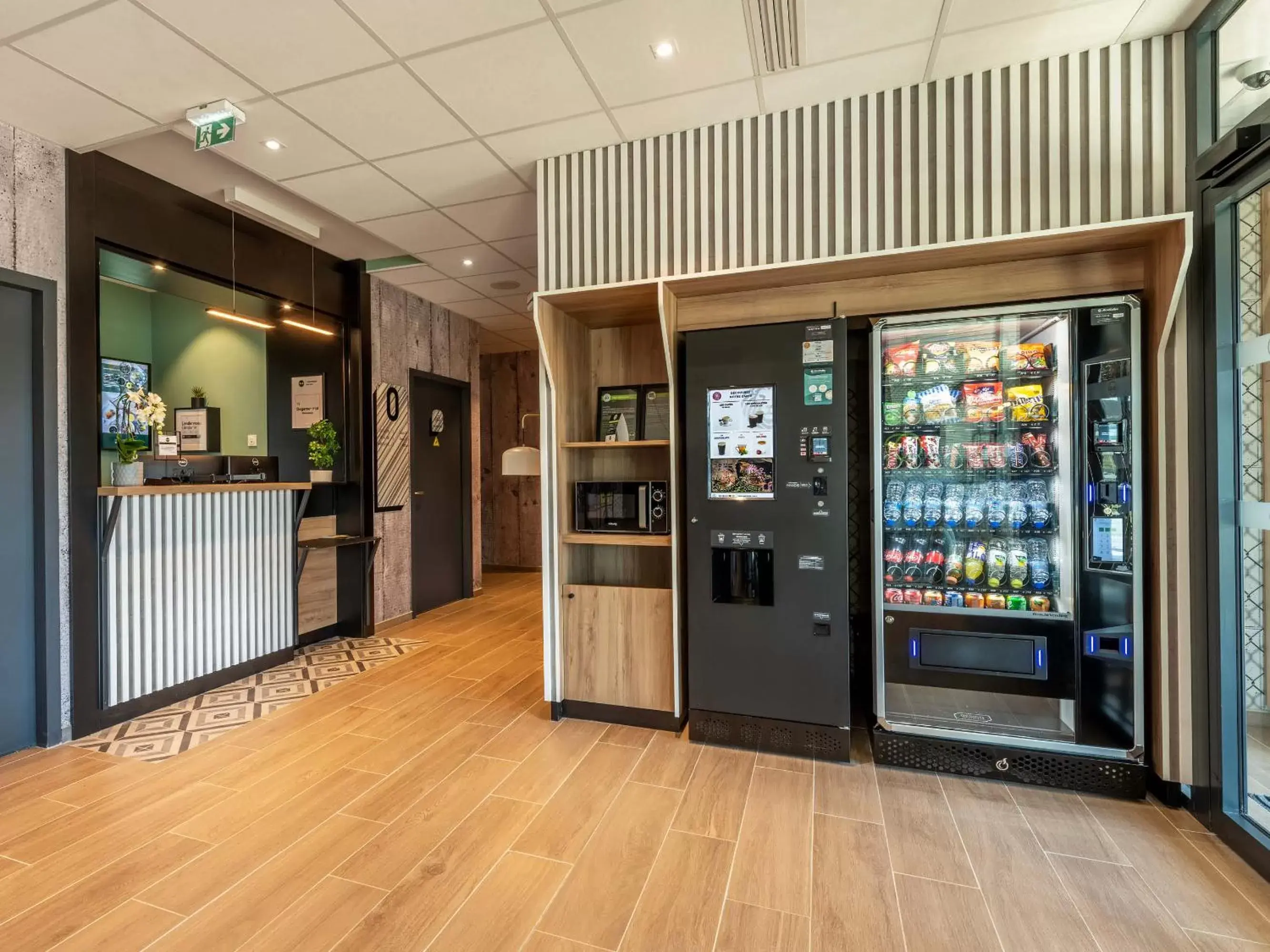 Lobby or reception in B&B HOTEL Landerneau Bois Noir