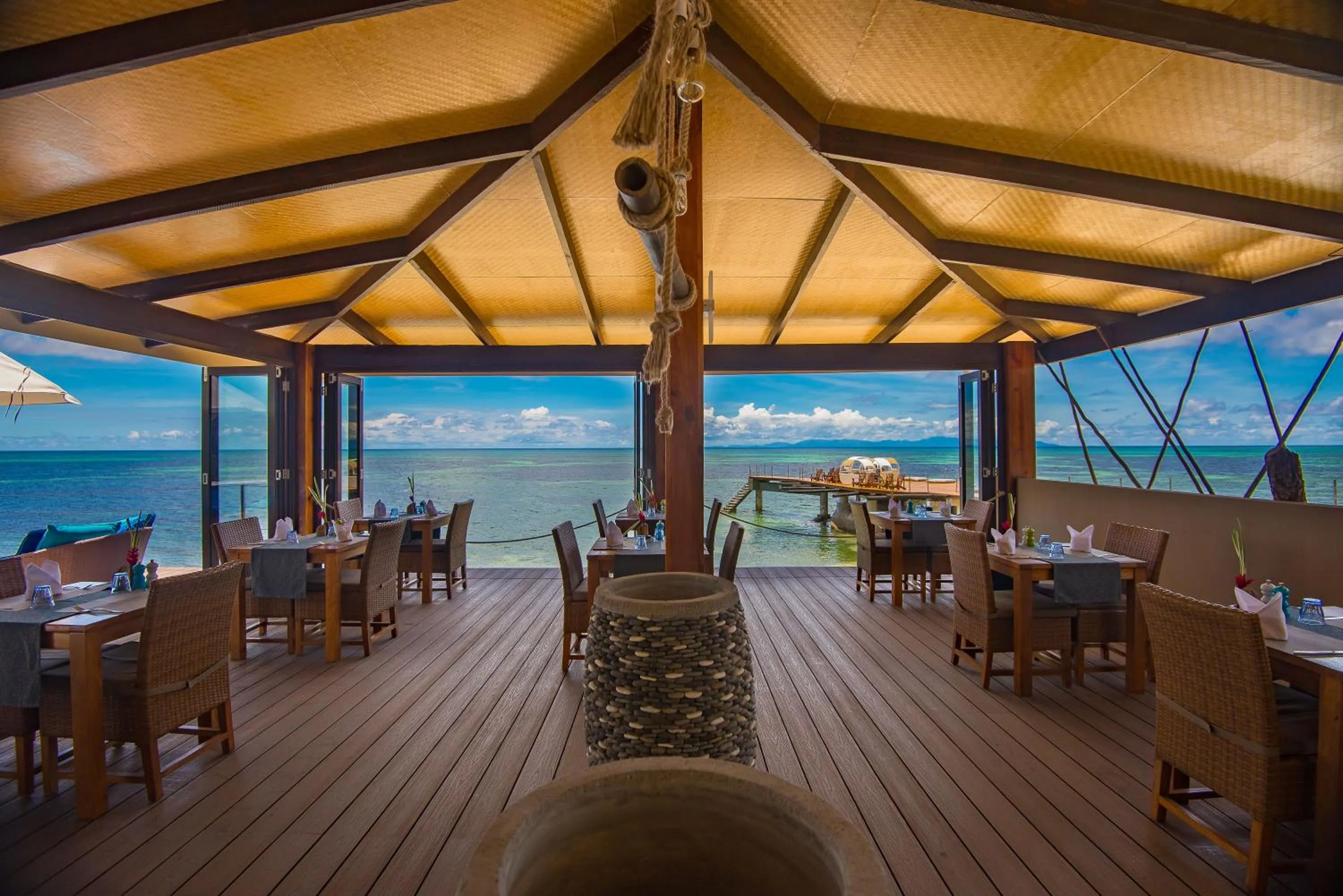 Restaurant/places to eat in Coco de Mer Hotel and Black Parrot Suites