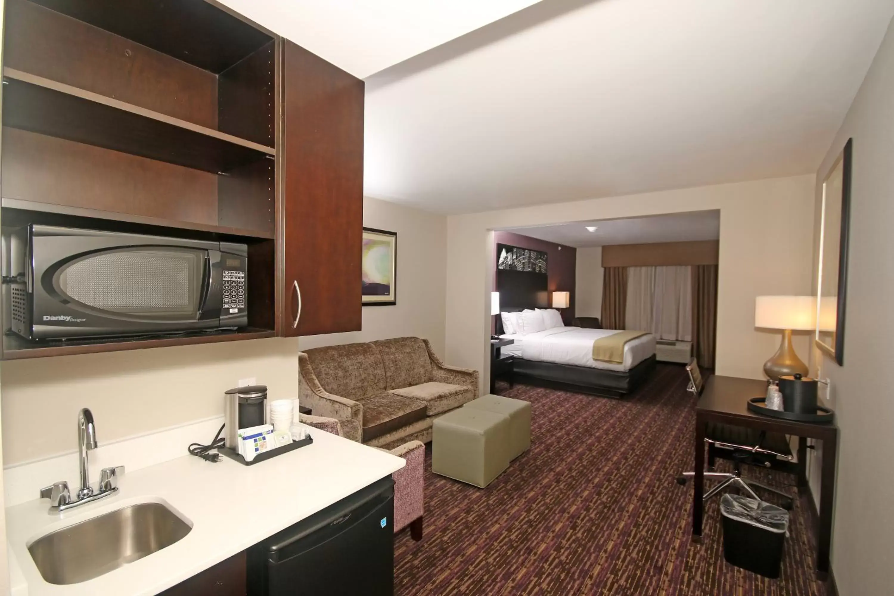 Photo of the whole room, TV/Entertainment Center in Holiday Inn Express & Suites Charlotte North, an IHG Hotel