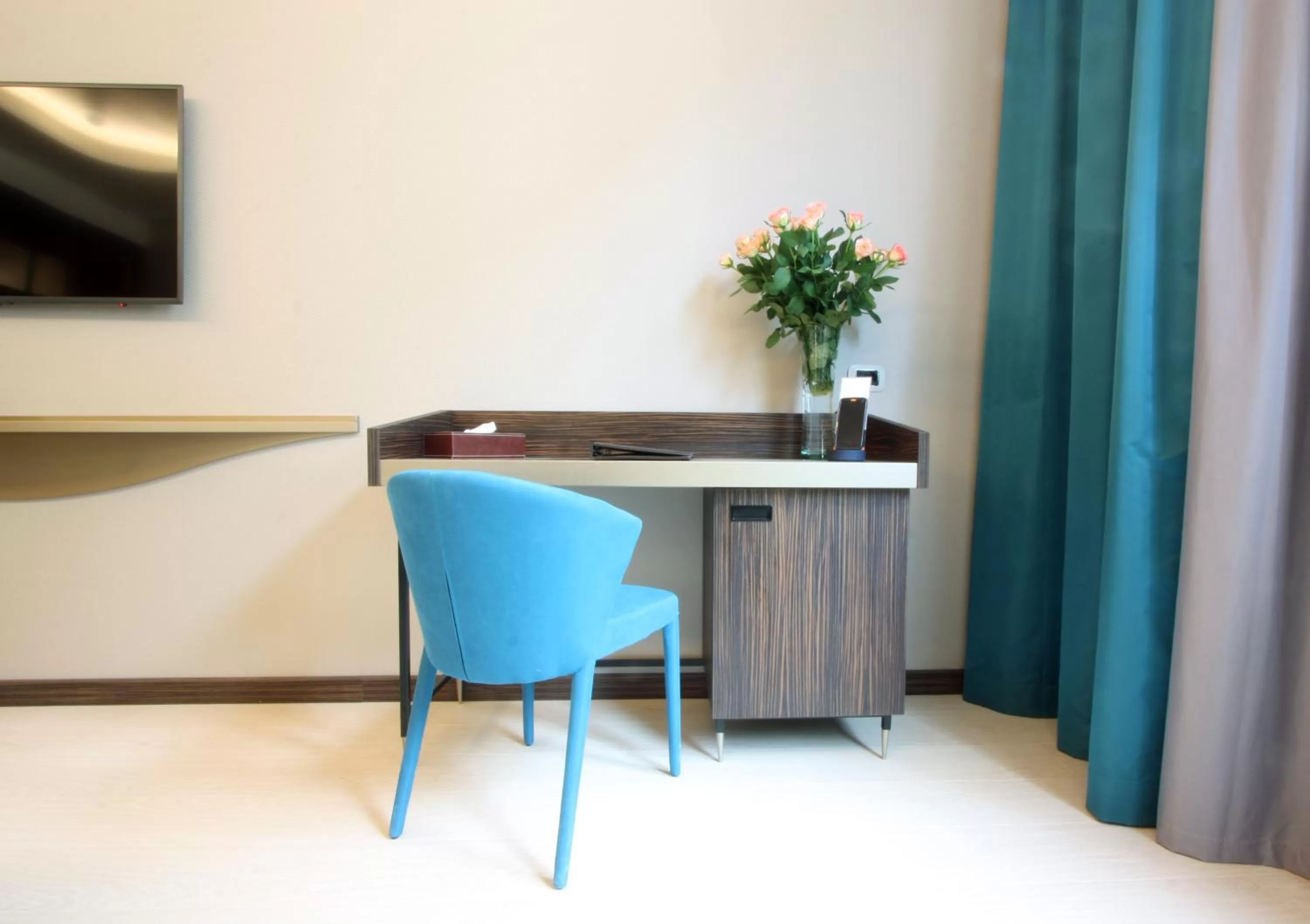 Living room in The Hive Hotel