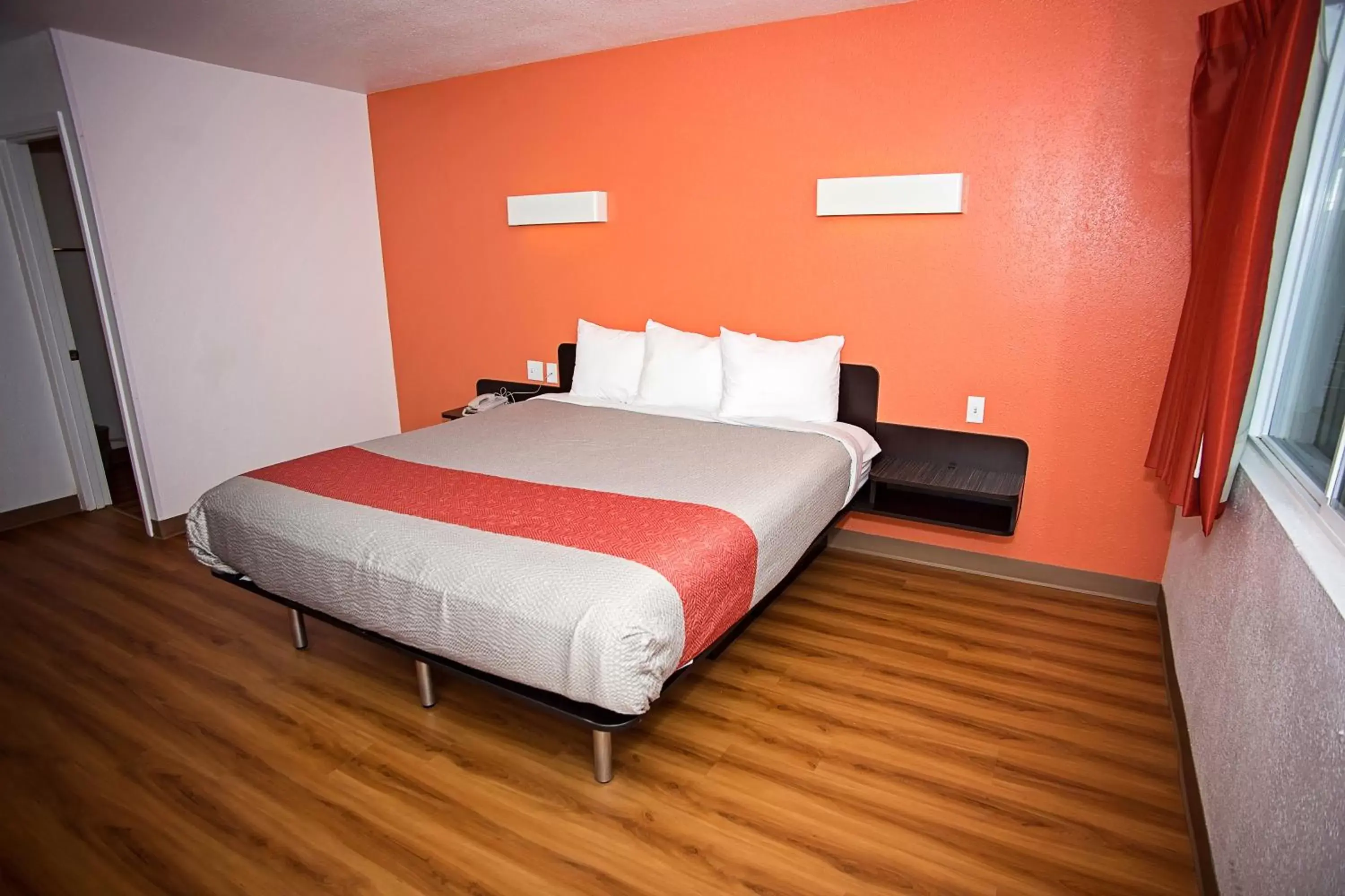 Bedroom, Bed in Motel 6-Crescent City, CA