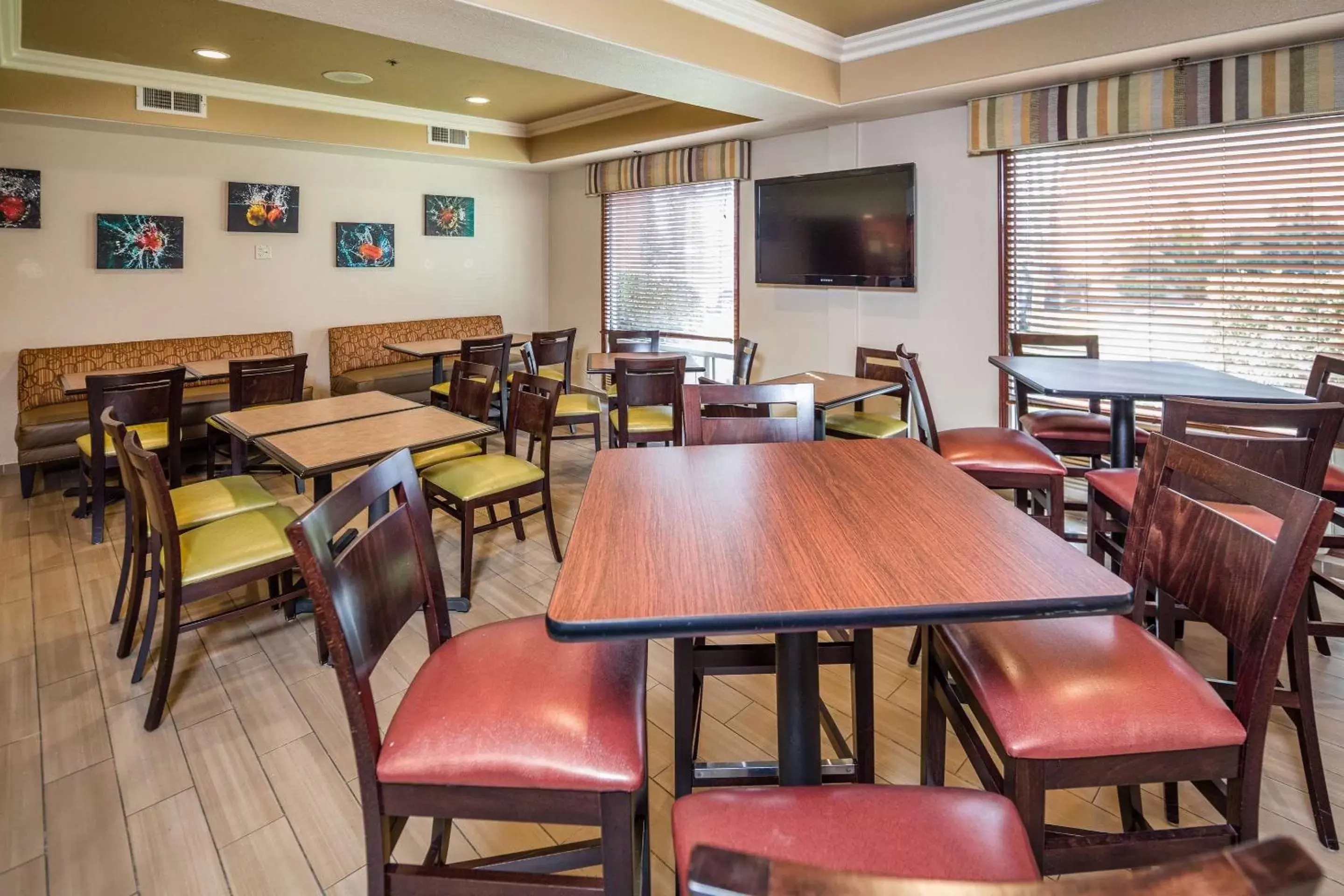 Restaurant/places to eat in Best Western Airport Inn & Suites Oakland