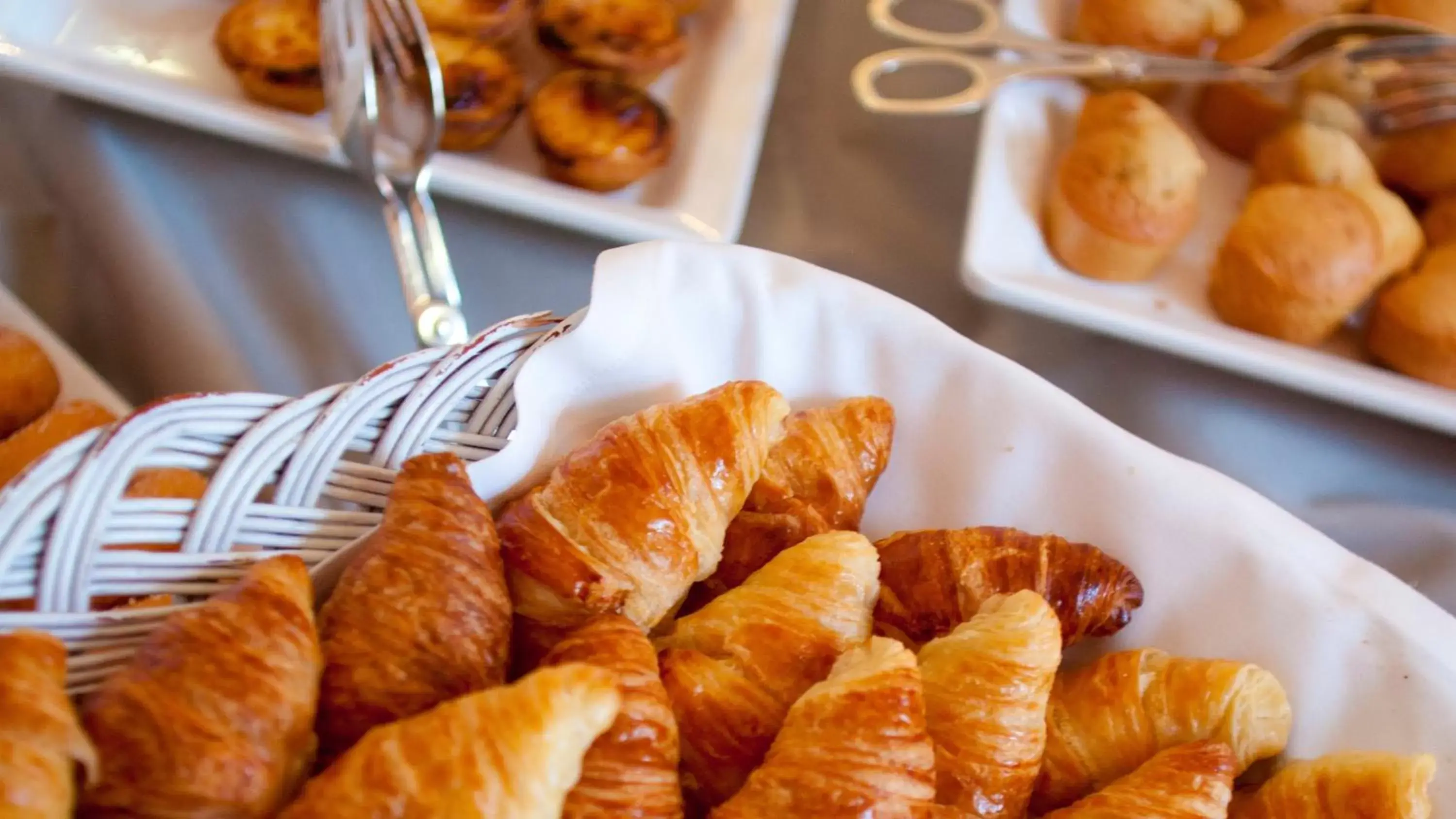 Breakfast, Food in InterContinental Porto - Palacio das Cardosas, an IHG Hotel