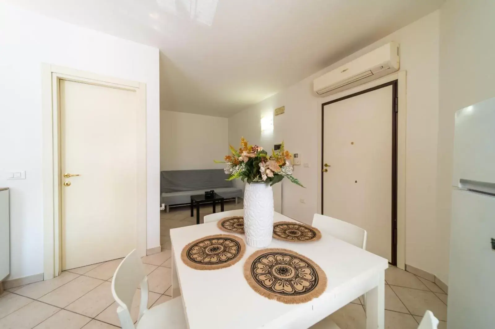 Kitchen or kitchenette, Dining Area in Residence Alessandra